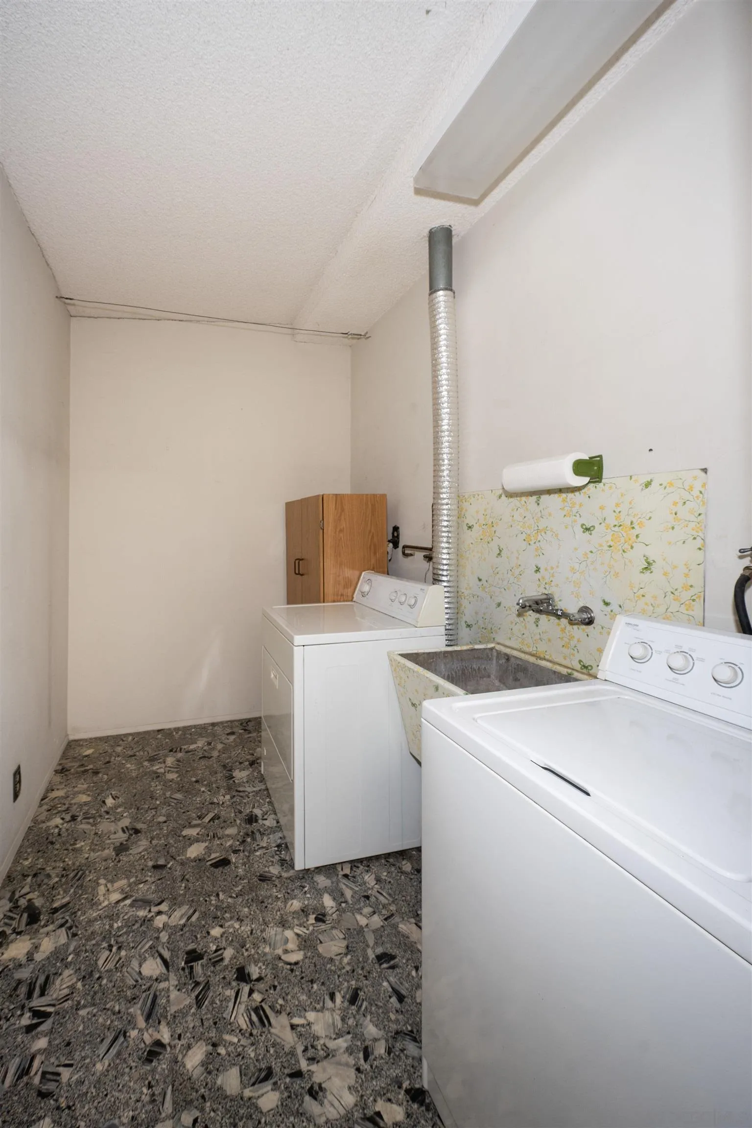 https://cdn.realtyfeed.com/cdn/127/260002244/4dfc325ead6e34cb6118f24c103a0d76.webp