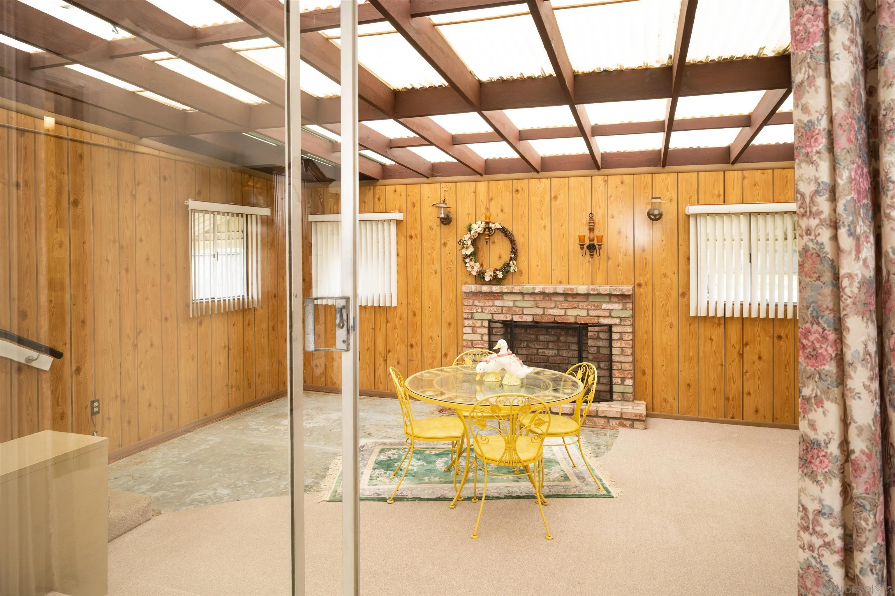 https://cdn.realtyfeed.com/cdn/127/260002244/6422bd3301696cc898a3bae79d36b13d.webp