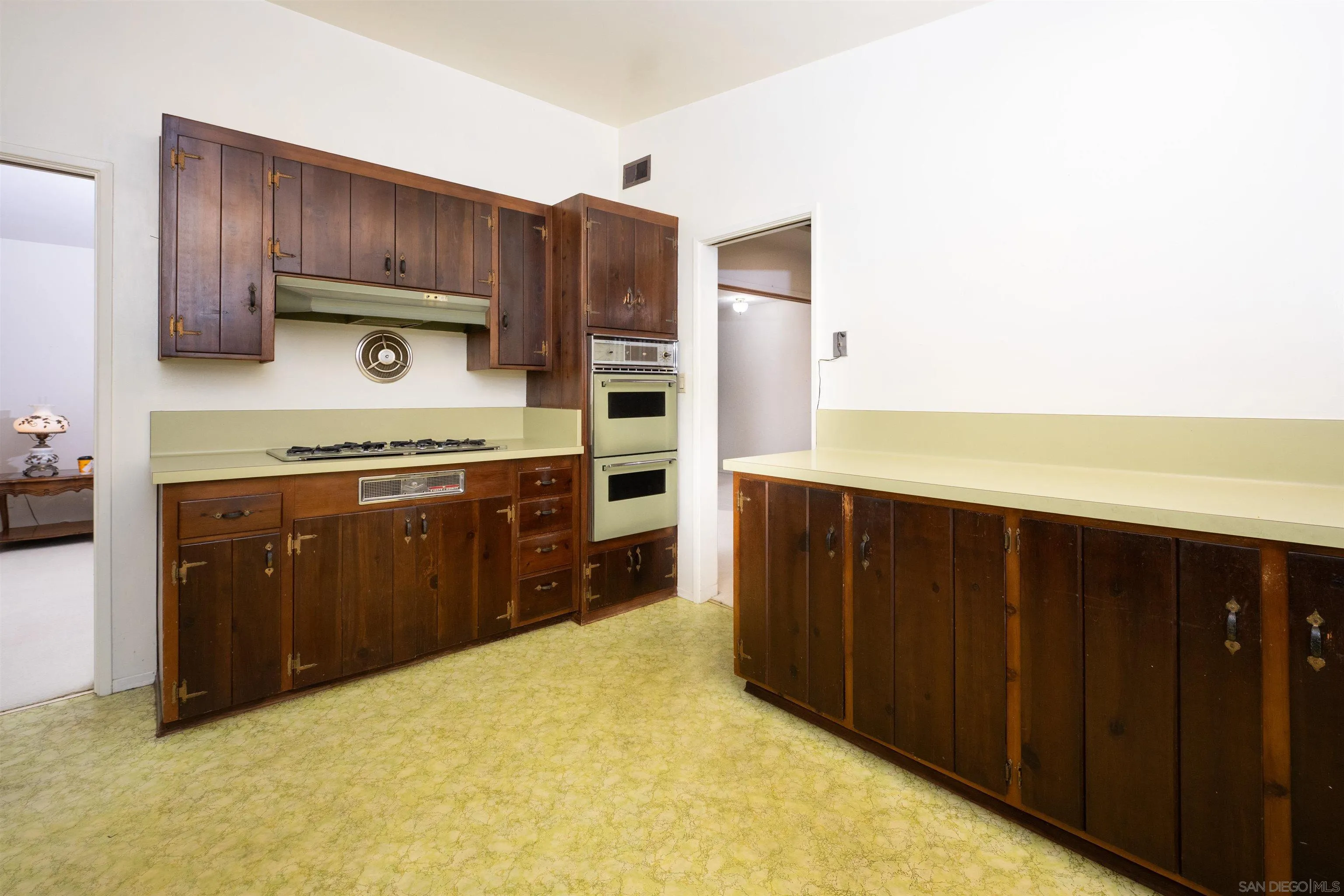 https://cdn.realtyfeed.com/cdn/127/260002244/abf4a194b0e151c49c64fca523000a6f.webp