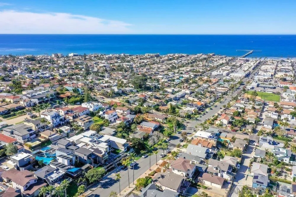 https://cdn.realtyfeed.com/cdn/127/260002246/88ae9733fb25971bf3a6d26b5a584f8f.webp