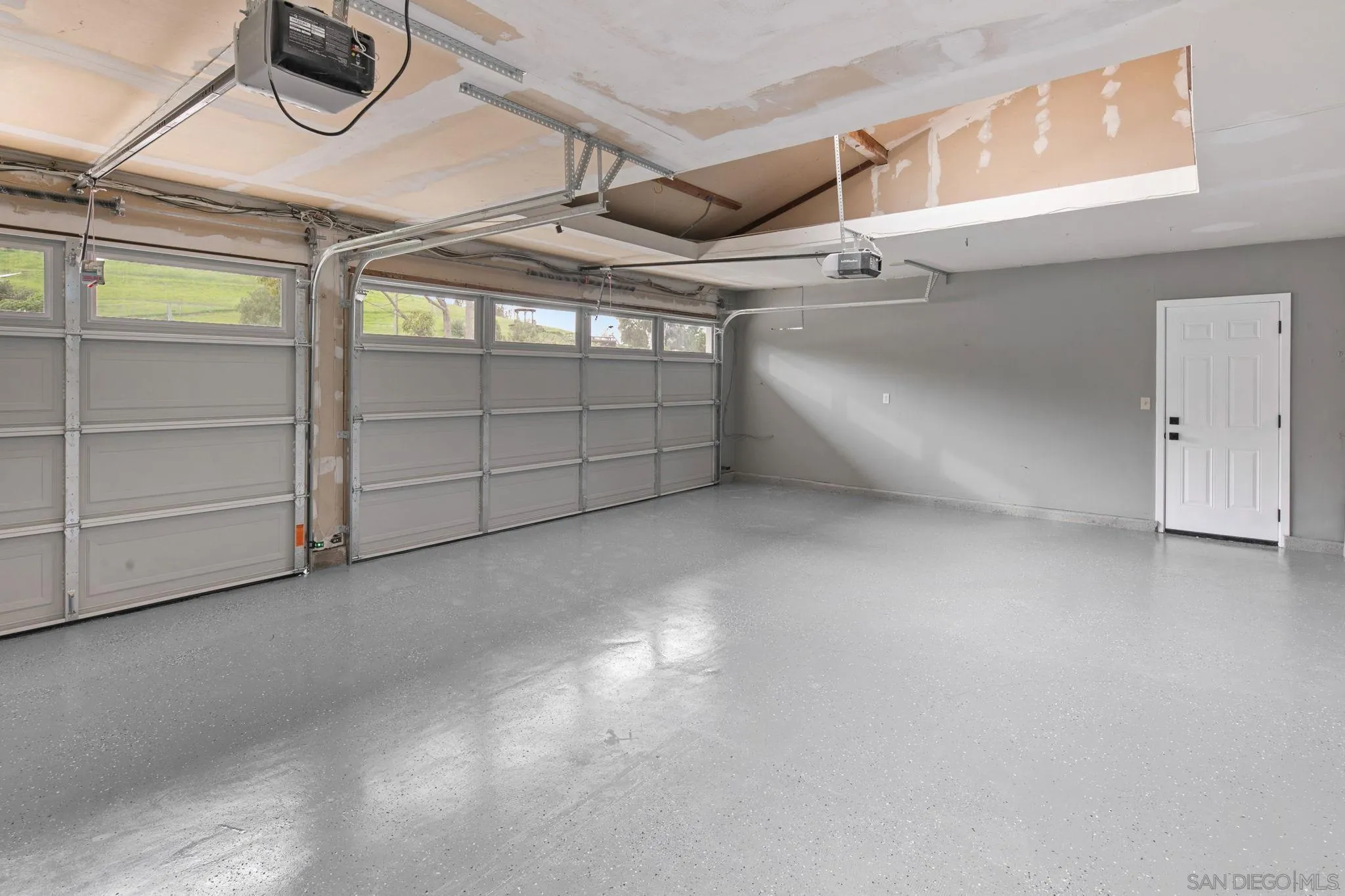 https://cdn.realtyfeed.com/cdn/127/260002247/04e1249fadd2e0258236017c0878b712.webp
