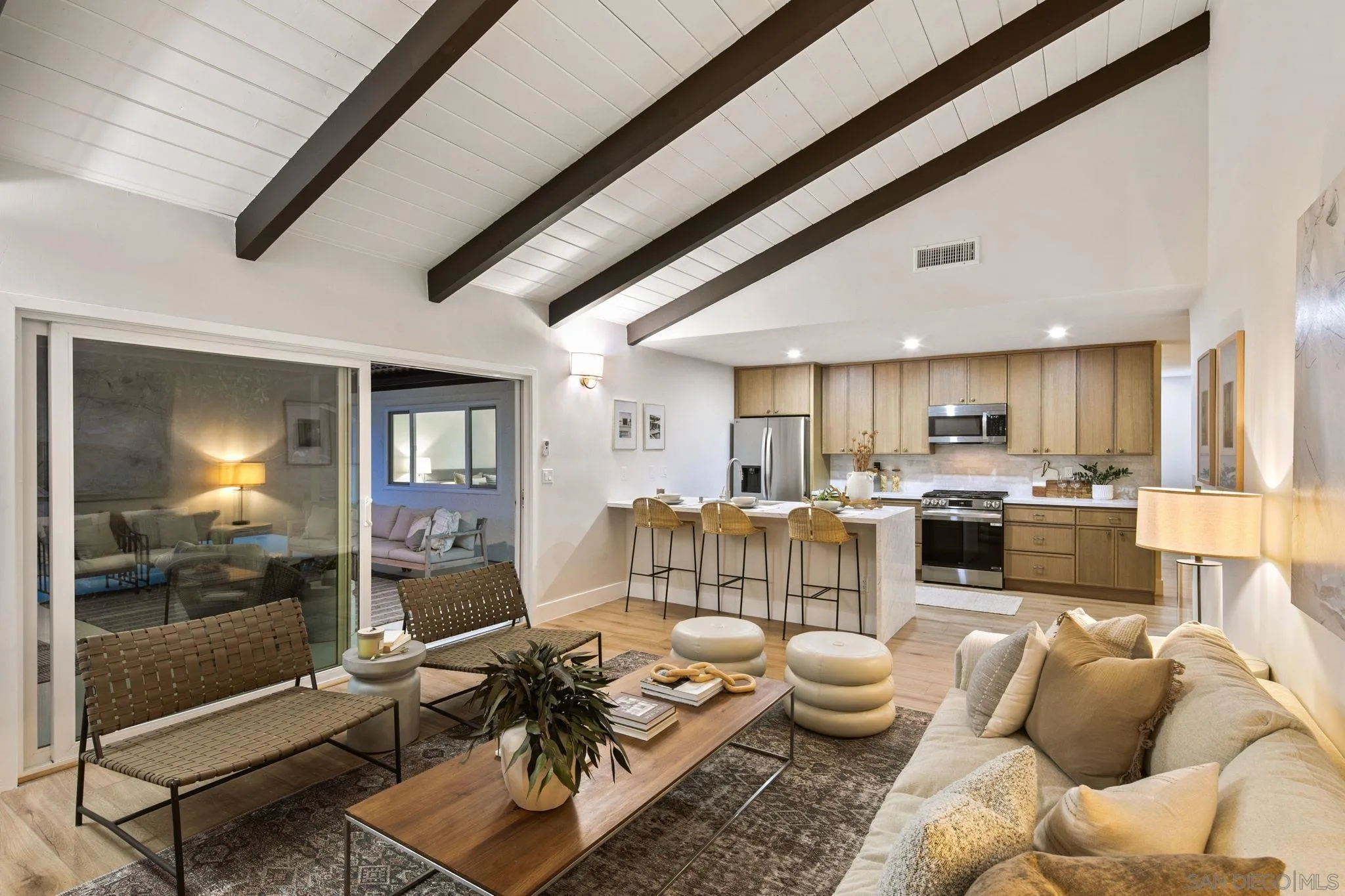 https://cdn.realtyfeed.com/cdn/127/260002247/19b20a23c97a53e2798e99a54a3c81c9.webp