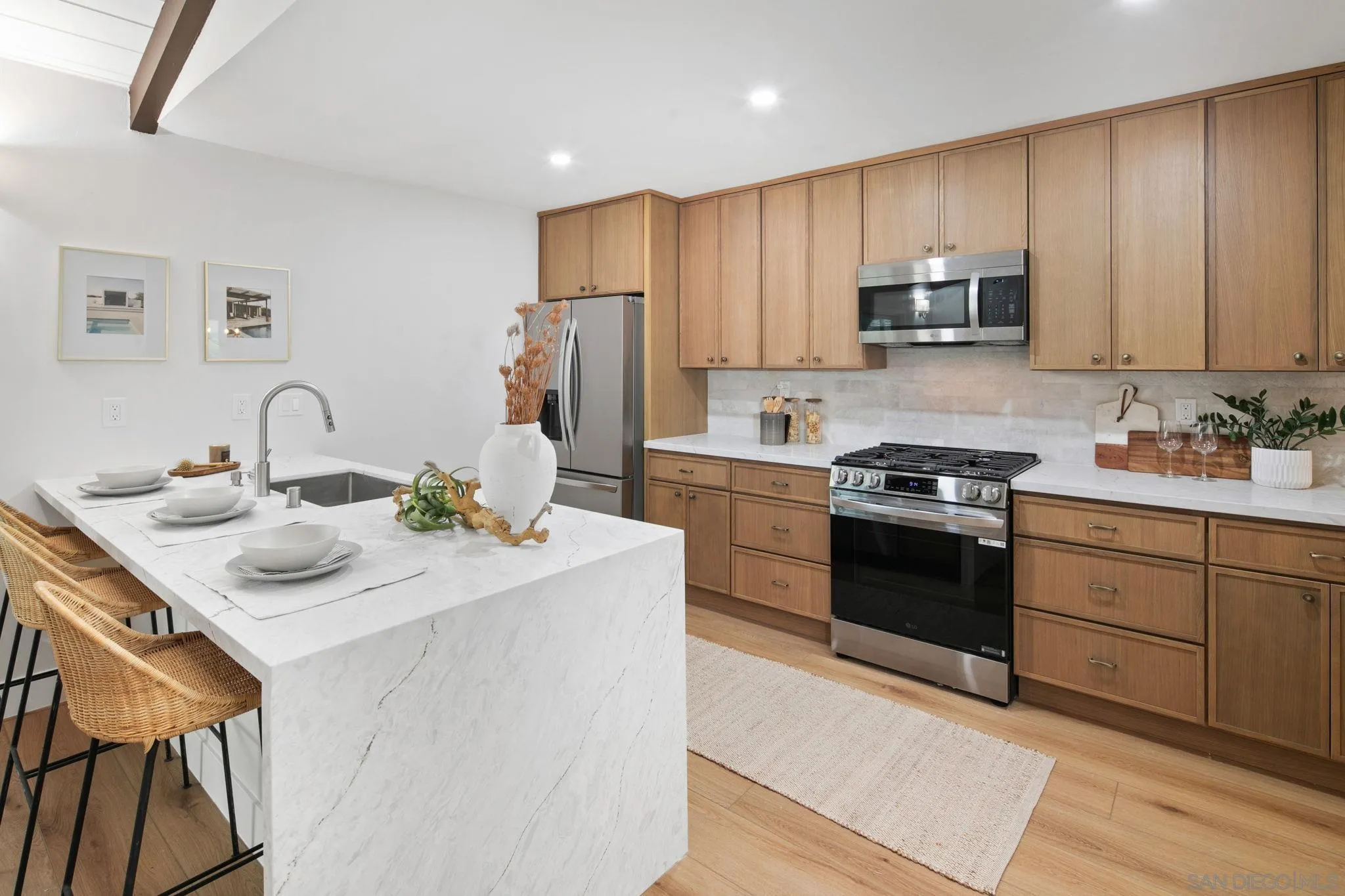 https://cdn.realtyfeed.com/cdn/127/260002247/601492f80e7ba2cdea92d4cb54e50a74.webp