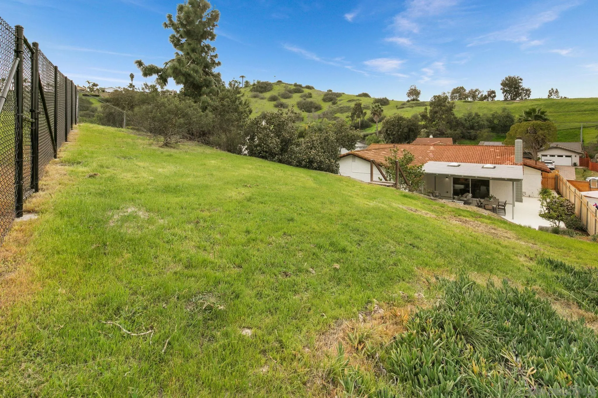 https://cdn.realtyfeed.com/cdn/127/260002247/94db9604187b4231e0eb991644e32e22.webp