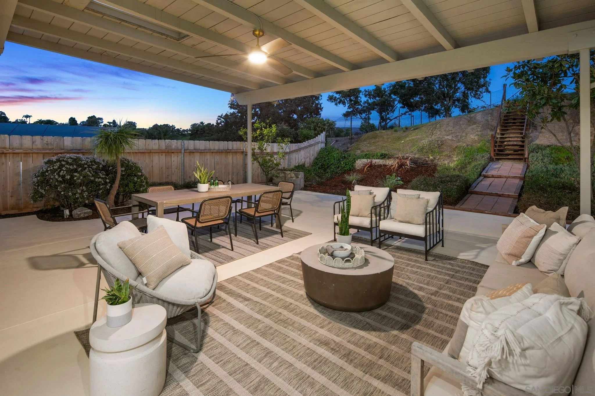 https://cdn.realtyfeed.com/cdn/127/260002247/99340d38a30bafbfc22cdac516f7e7c8.webp