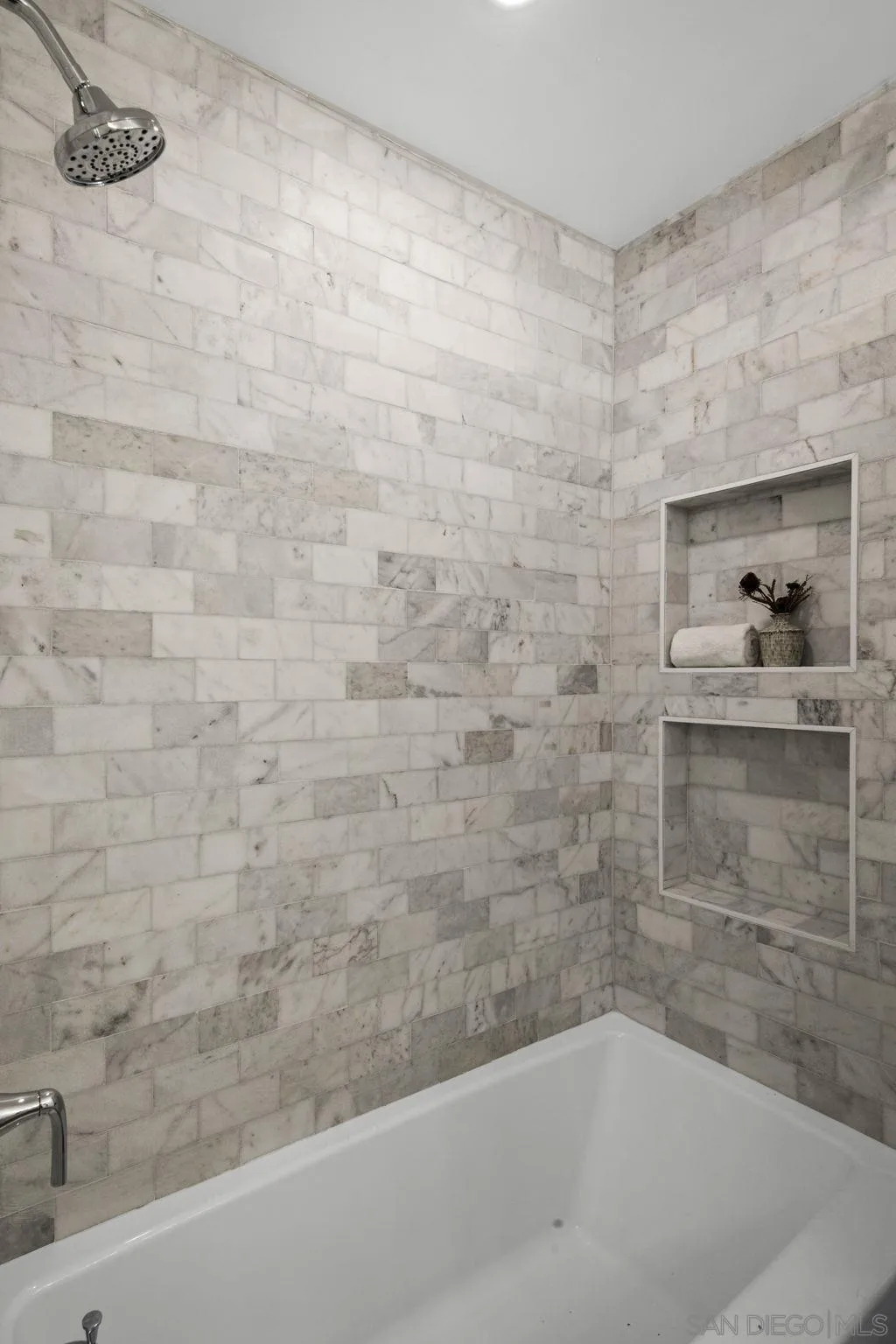 https://cdn.realtyfeed.com/cdn/127/260002247/bc803eade95a535662d9fb8f1d98064c.webp