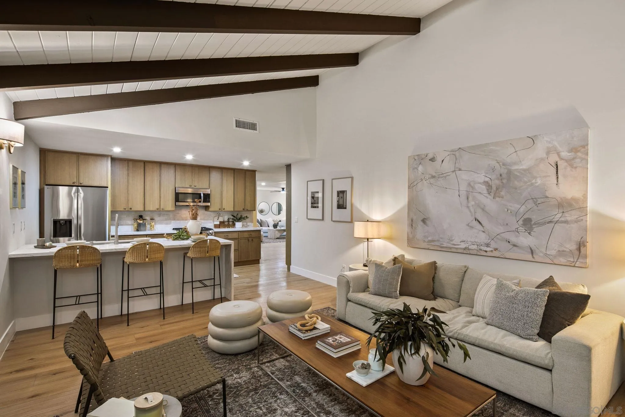 https://cdn.realtyfeed.com/cdn/127/260002247/c1aedf3d48785a422c67f3778096eef5.webp