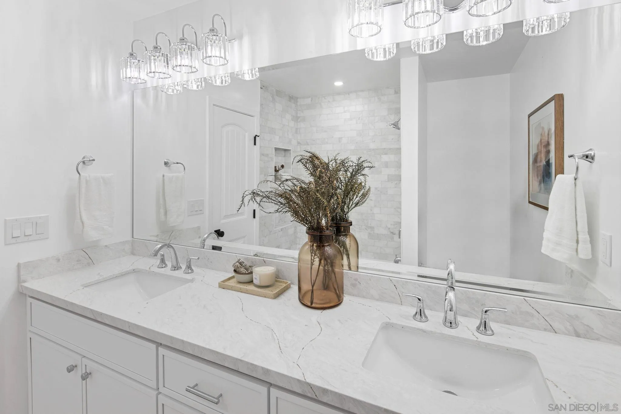 https://cdn.realtyfeed.com/cdn/127/260002247/e25958d1edf94b5b4d397b5f73304fdf.webp