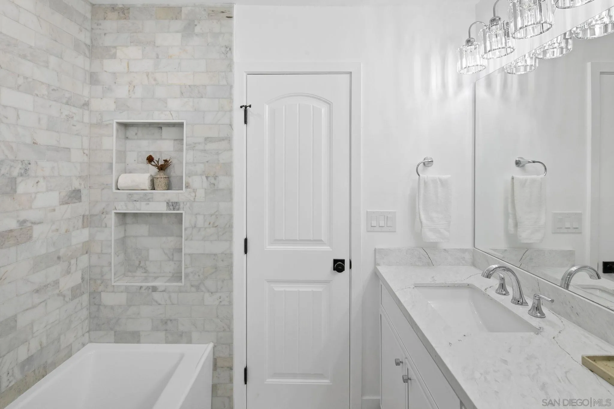https://cdn.realtyfeed.com/cdn/127/260002247/ea2026fd2fe17c3261c2a7acc94c9984.webp