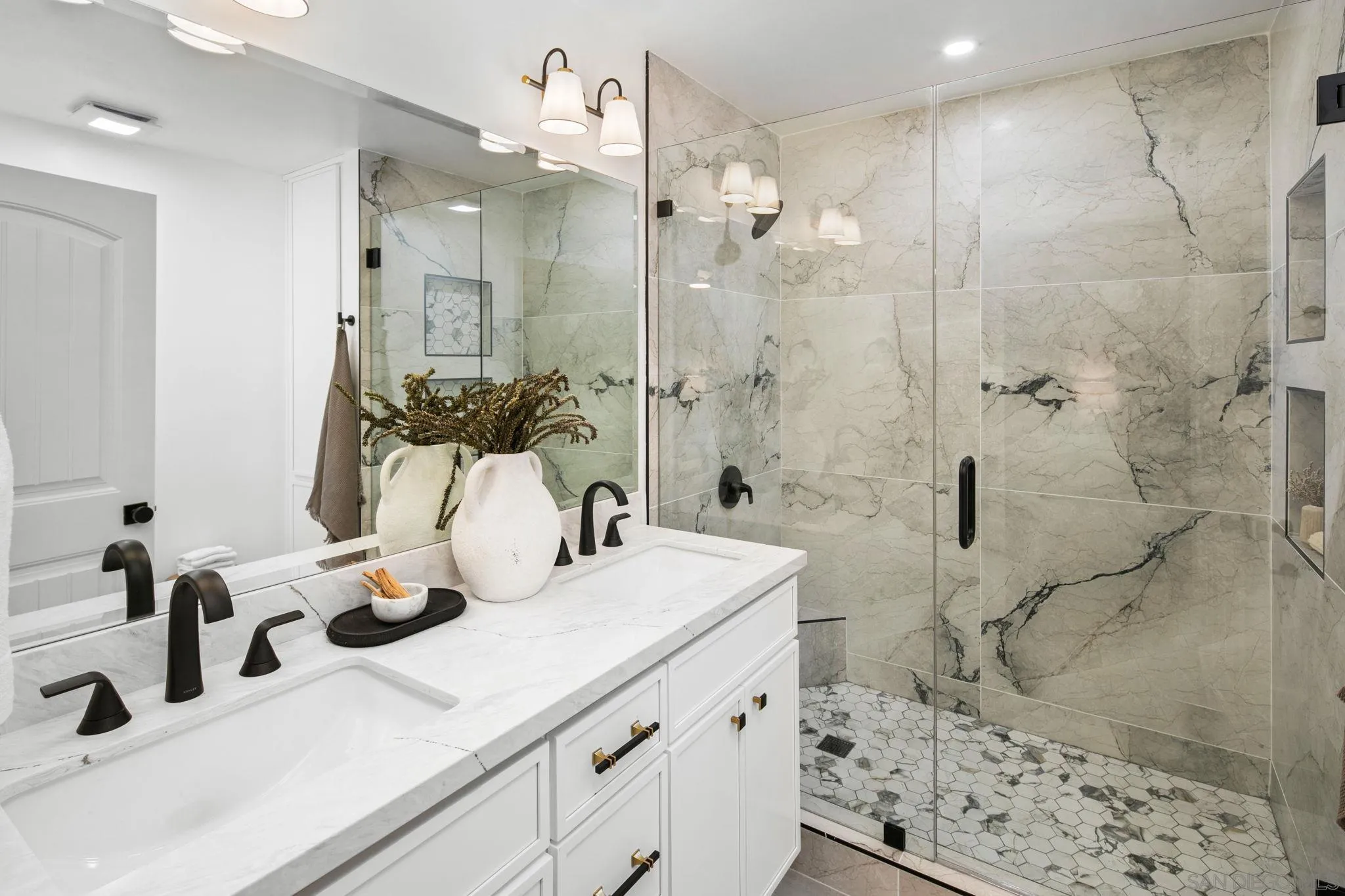 https://cdn.realtyfeed.com/cdn/127/260002247/fcc2e2f51fcac8ff0a9cc3191e159578.webp