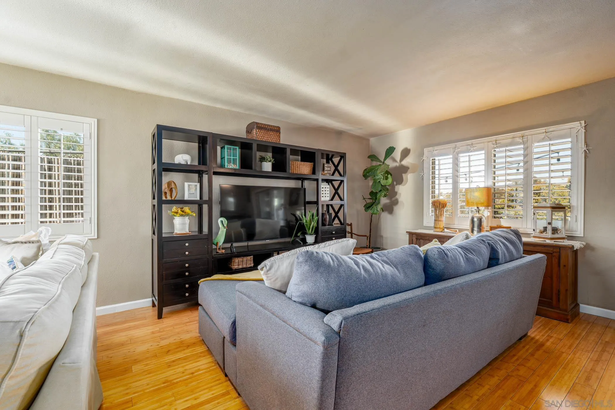 https://cdn.realtyfeed.com/cdn/127/260002251/85fecc23c5374410f3d2aa385c05eed9.webp