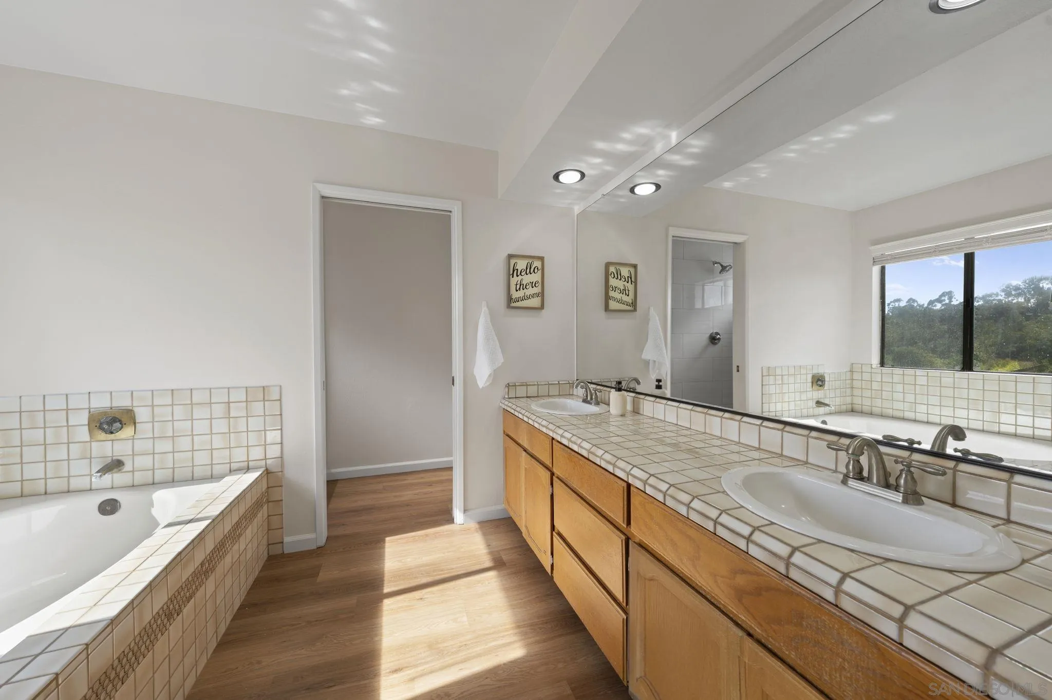 https://cdn.realtyfeed.com/cdn/127/260002260/c80e59379262614f2592307c83a3368b.webp