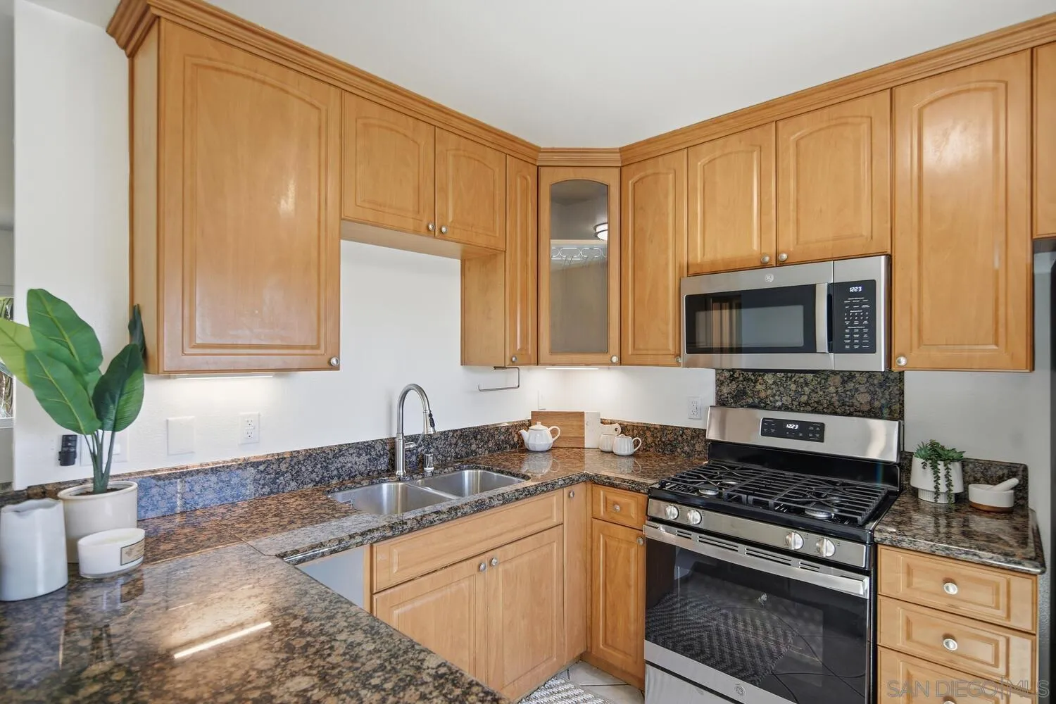 https://cdn.realtyfeed.com/cdn/127/260002262/329805a01416d3a0f672bd5cab6584bf.webp