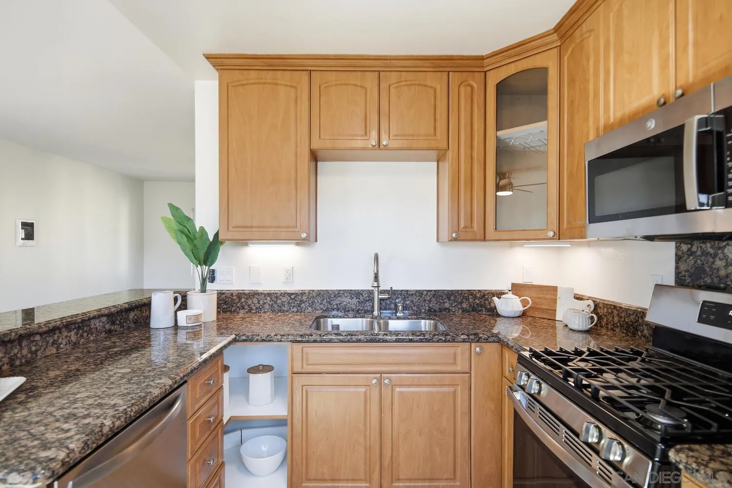 https://cdn.realtyfeed.com/cdn/127/260002262/c21210ac4a357de87c8fb5093d0f0493.webp