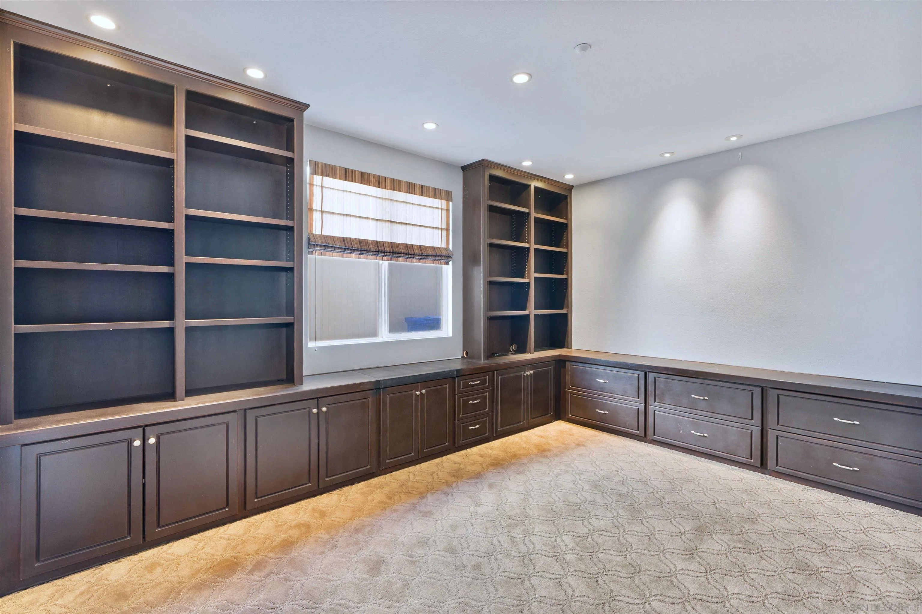 https://cdn.realtyfeed.com/cdn/127/260002264/0ae0dc3ac18259243541eff6cef22d25.webp