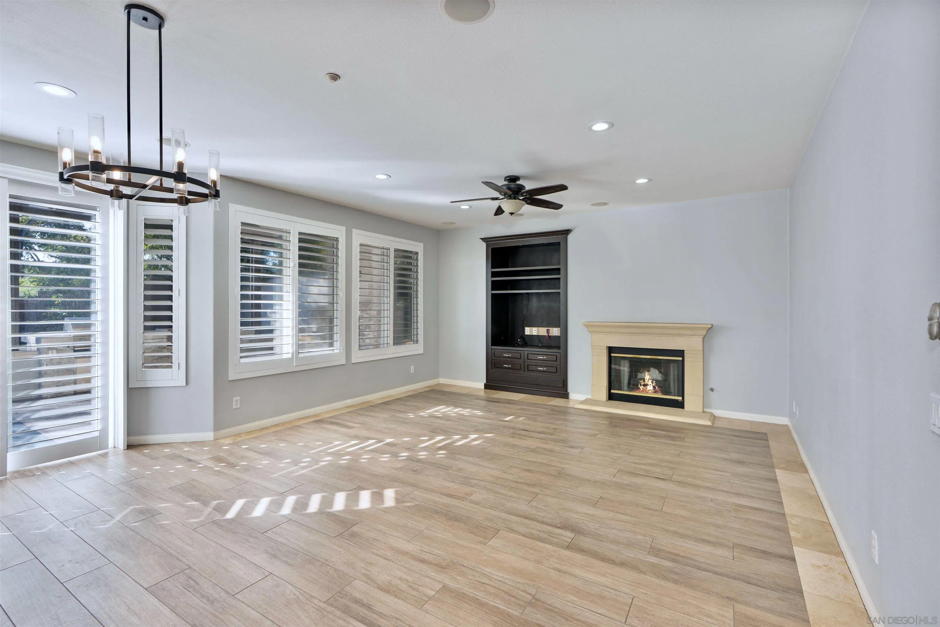 https://cdn.realtyfeed.com/cdn/127/260002264/4360a986900b675d7833163300f104d7.webp