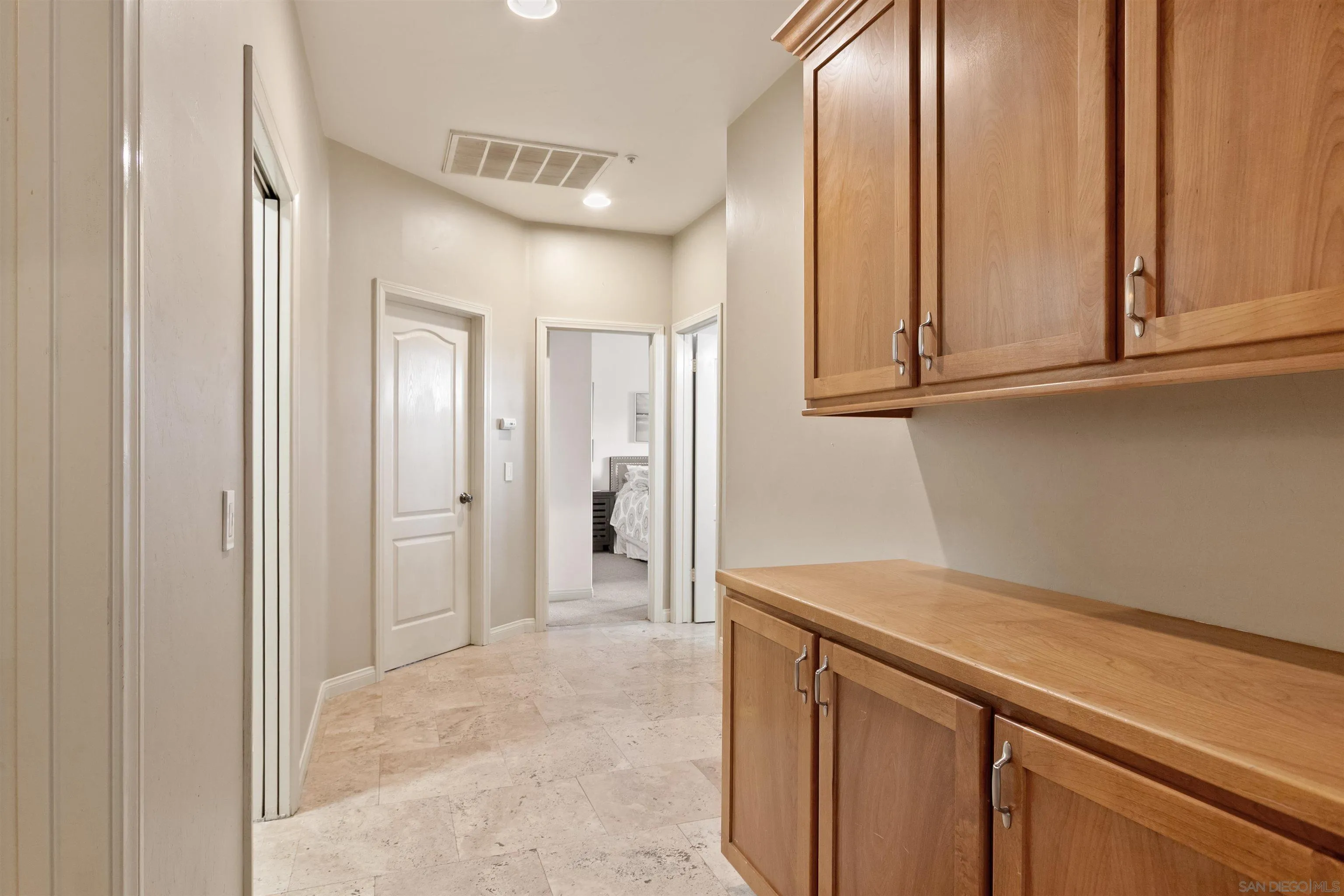 https://cdn.realtyfeed.com/cdn/127/260002269/21f4c4569f69e49142e3cd28971139fd.webp
