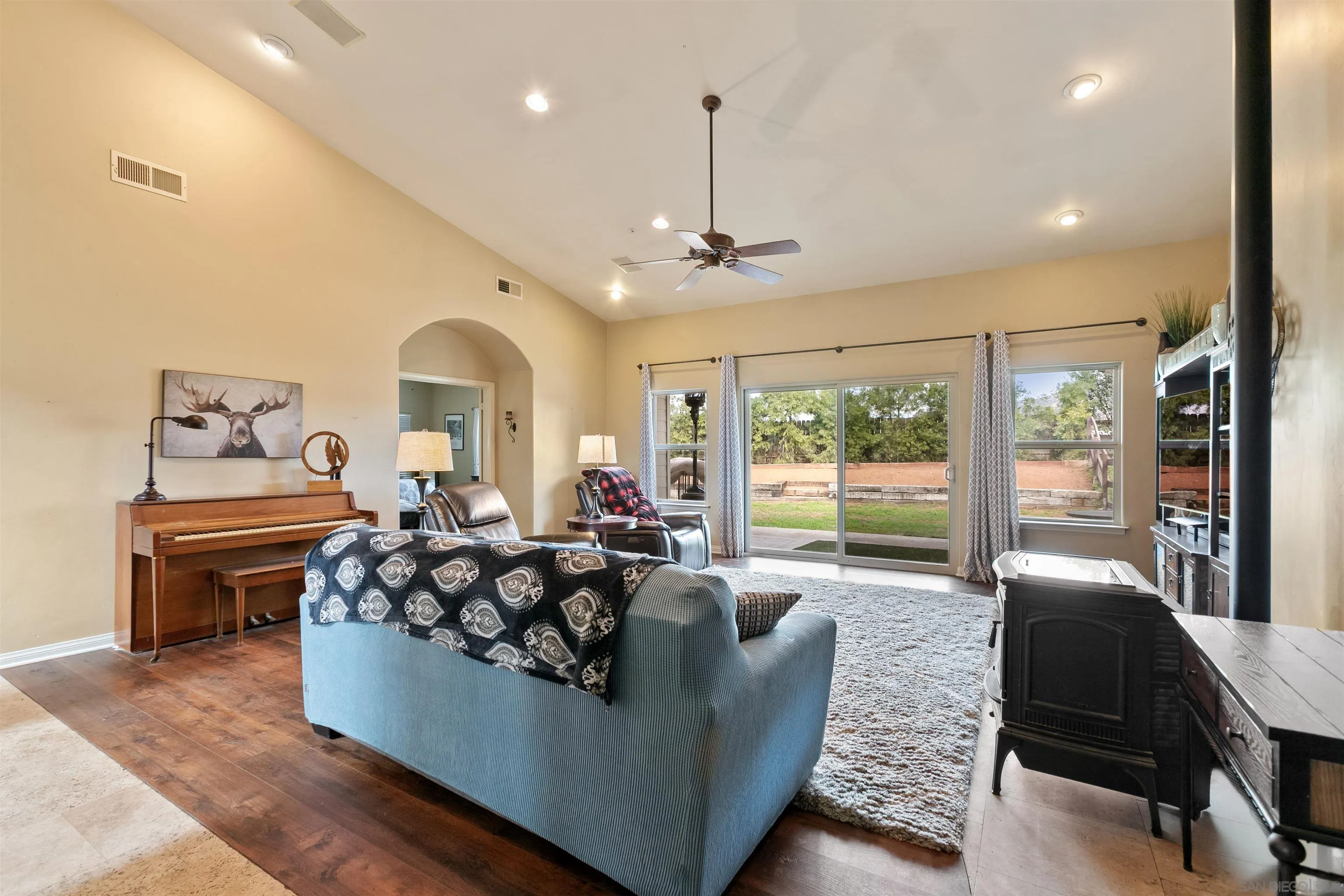 https://cdn.realtyfeed.com/cdn/127/260002269/6da6aa0a9a69e74f0dd99912052e351f.webp