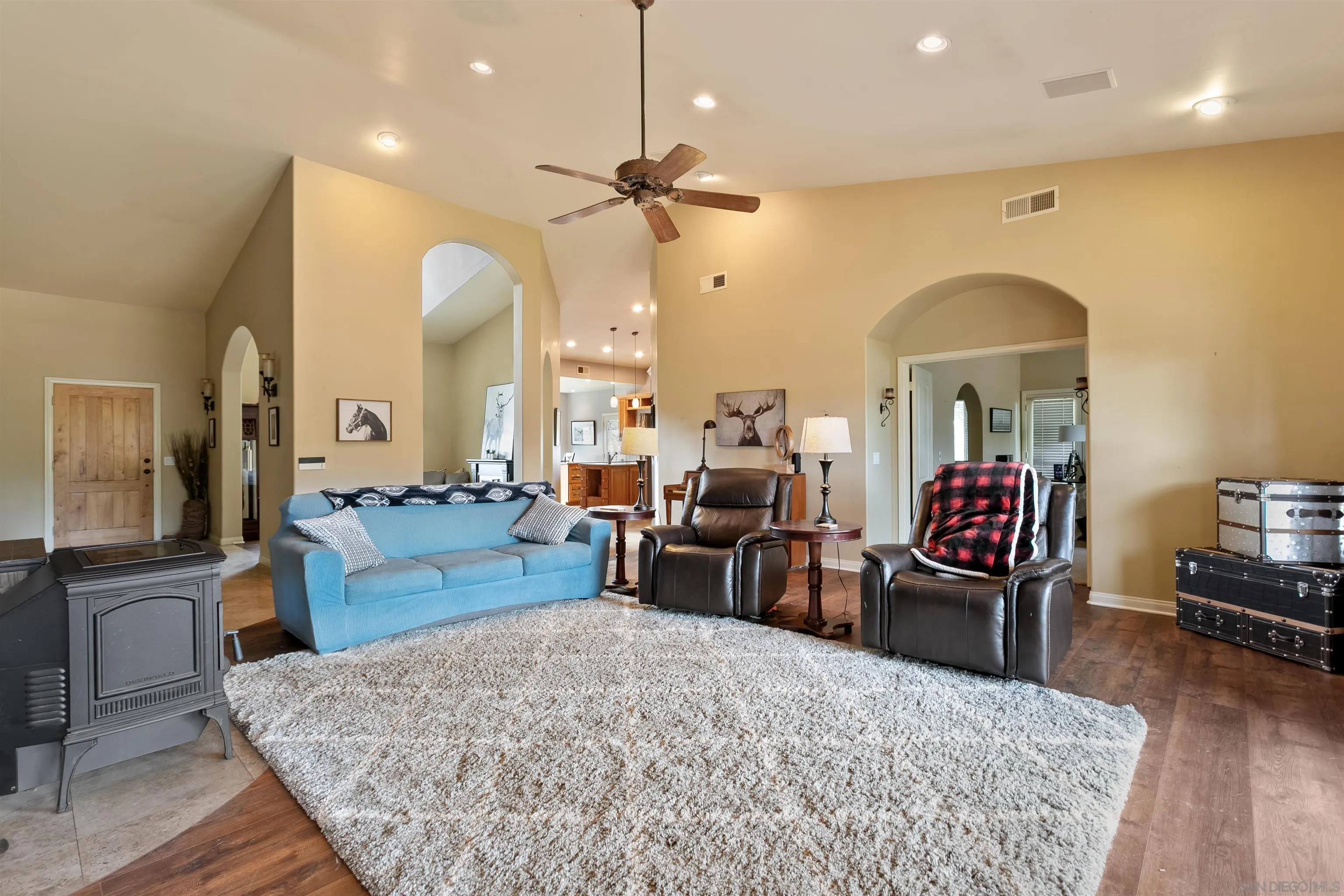 https://cdn.realtyfeed.com/cdn/127/260002269/83eb77a217f7b642c7086b0eaad5ad93.webp
