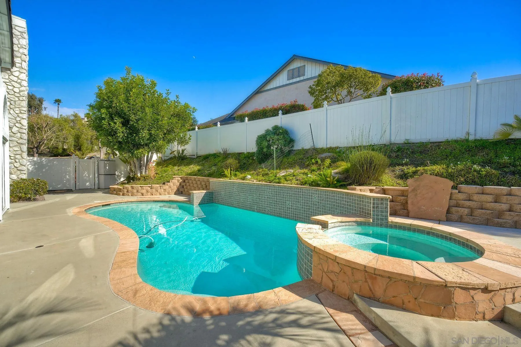 https://cdn.realtyfeed.com/cdn/127/260002271/618ff37d8f139c1830ed5605c852ec62.webp