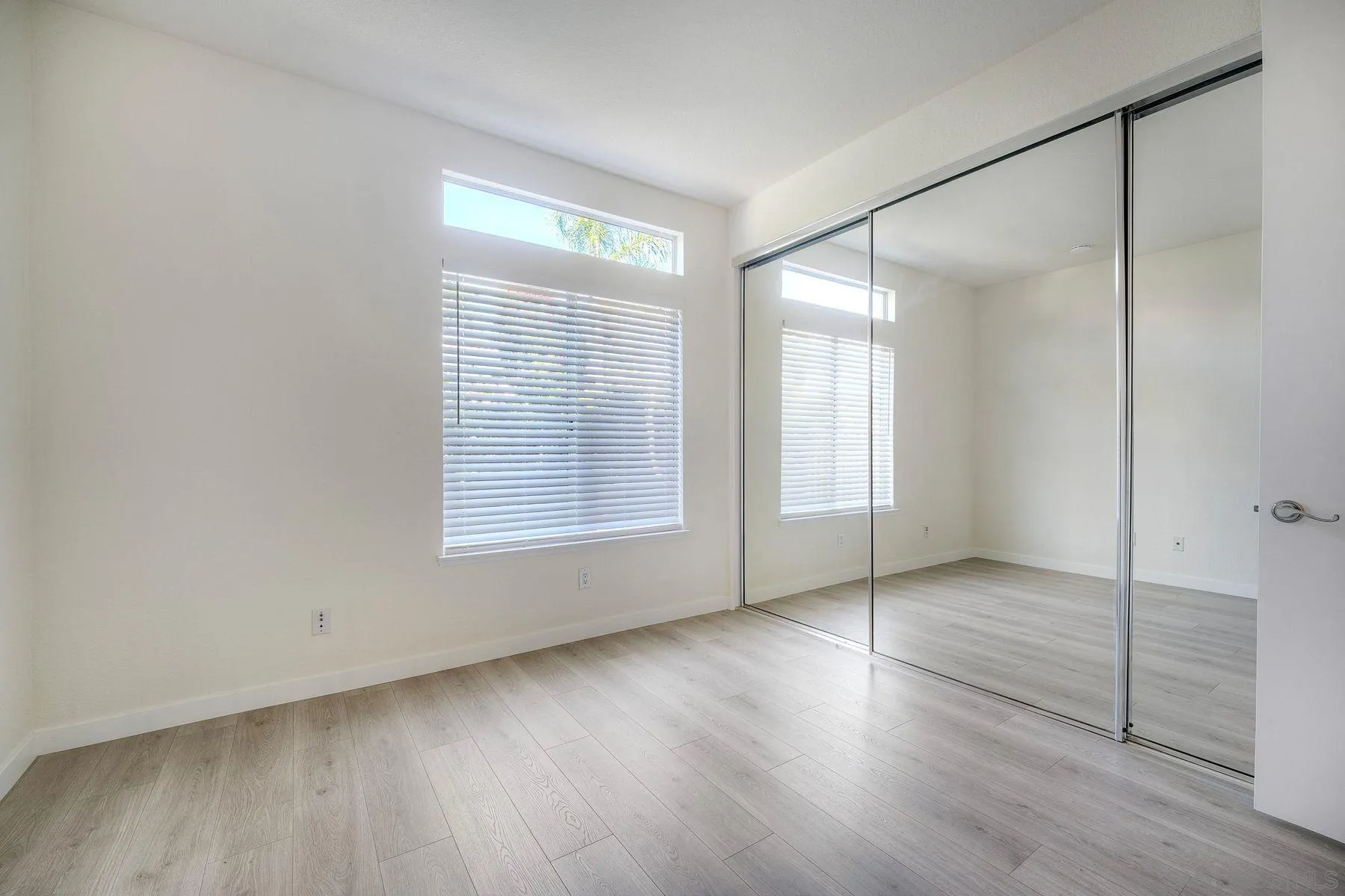 https://cdn.realtyfeed.com/cdn/127/260002271/6598cc3e9ed8f3f38fa9a25eccaf81b1.webp