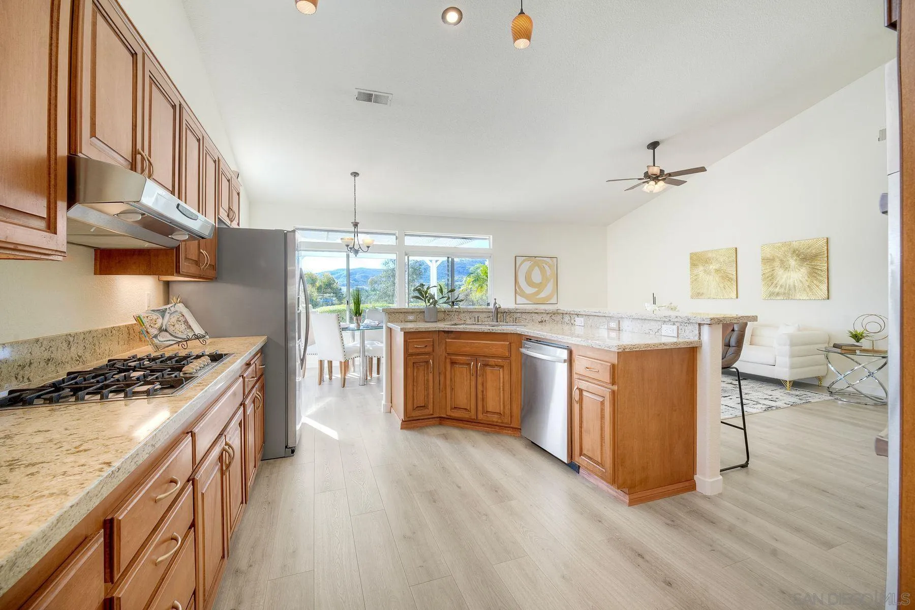 https://cdn.realtyfeed.com/cdn/127/260002271/987786ab61c1f7d87750962d3df440e8.webp