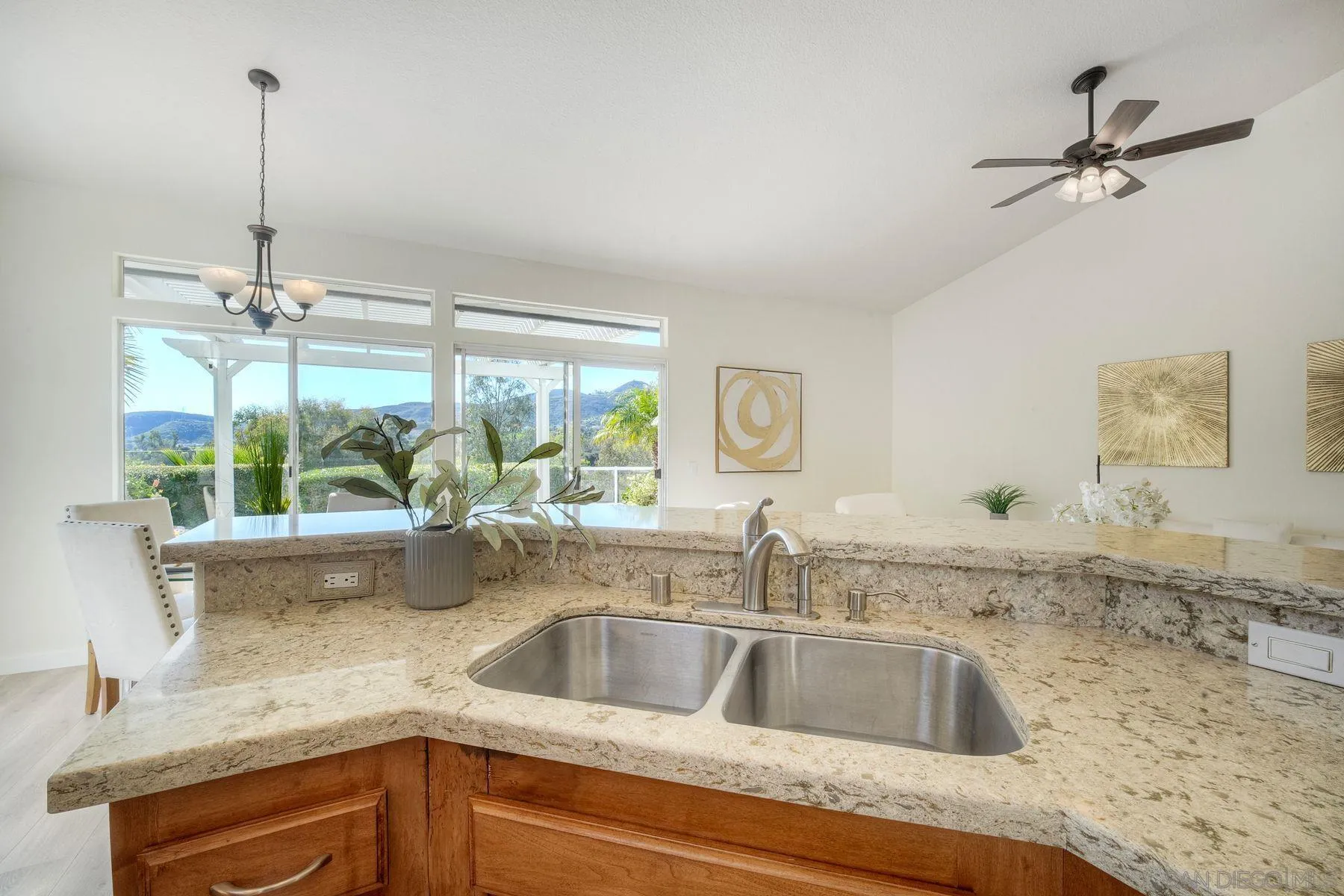 https://cdn.realtyfeed.com/cdn/127/260002271/a26bf1bd0cc46be069b1a89e6b45d90c.webp