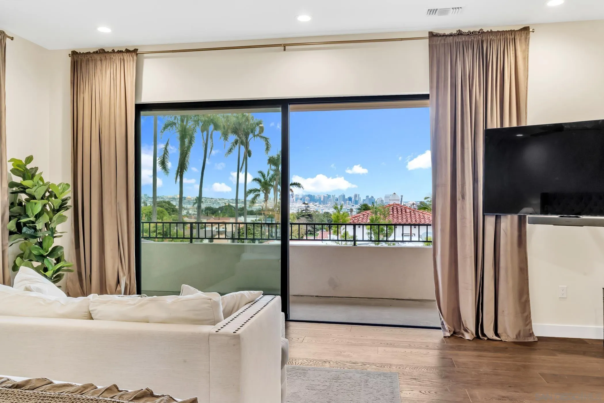 https://cdn.realtyfeed.com/cdn/127/260002276/becea83b06561d106b27d466166fd823.webp