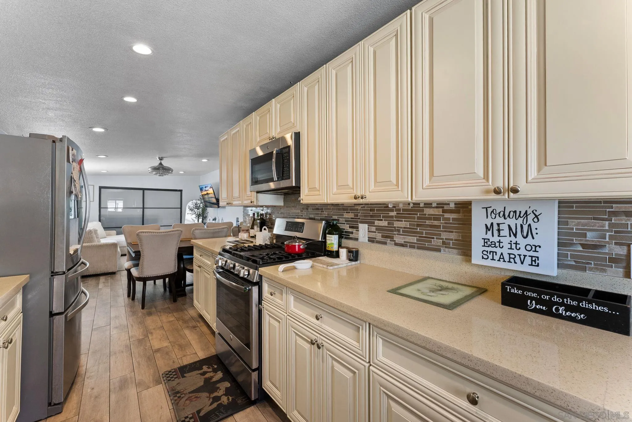 https://cdn.realtyfeed.com/cdn/127/260002279/b2835ee7342247b4c093285e37567216.webp