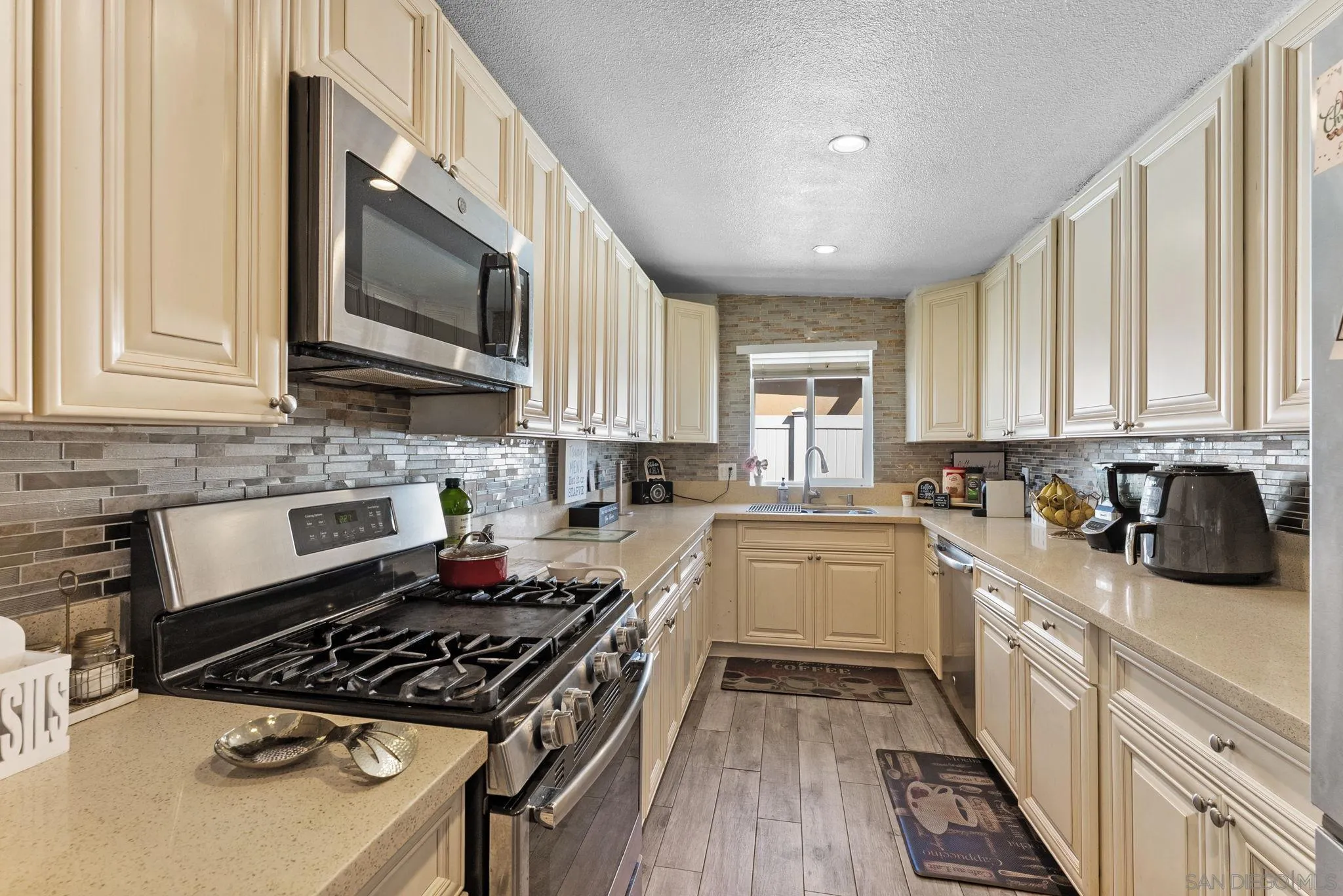 https://cdn.realtyfeed.com/cdn/127/260002279/d81f0b680b8175c6dd5529e024514d9f.webp