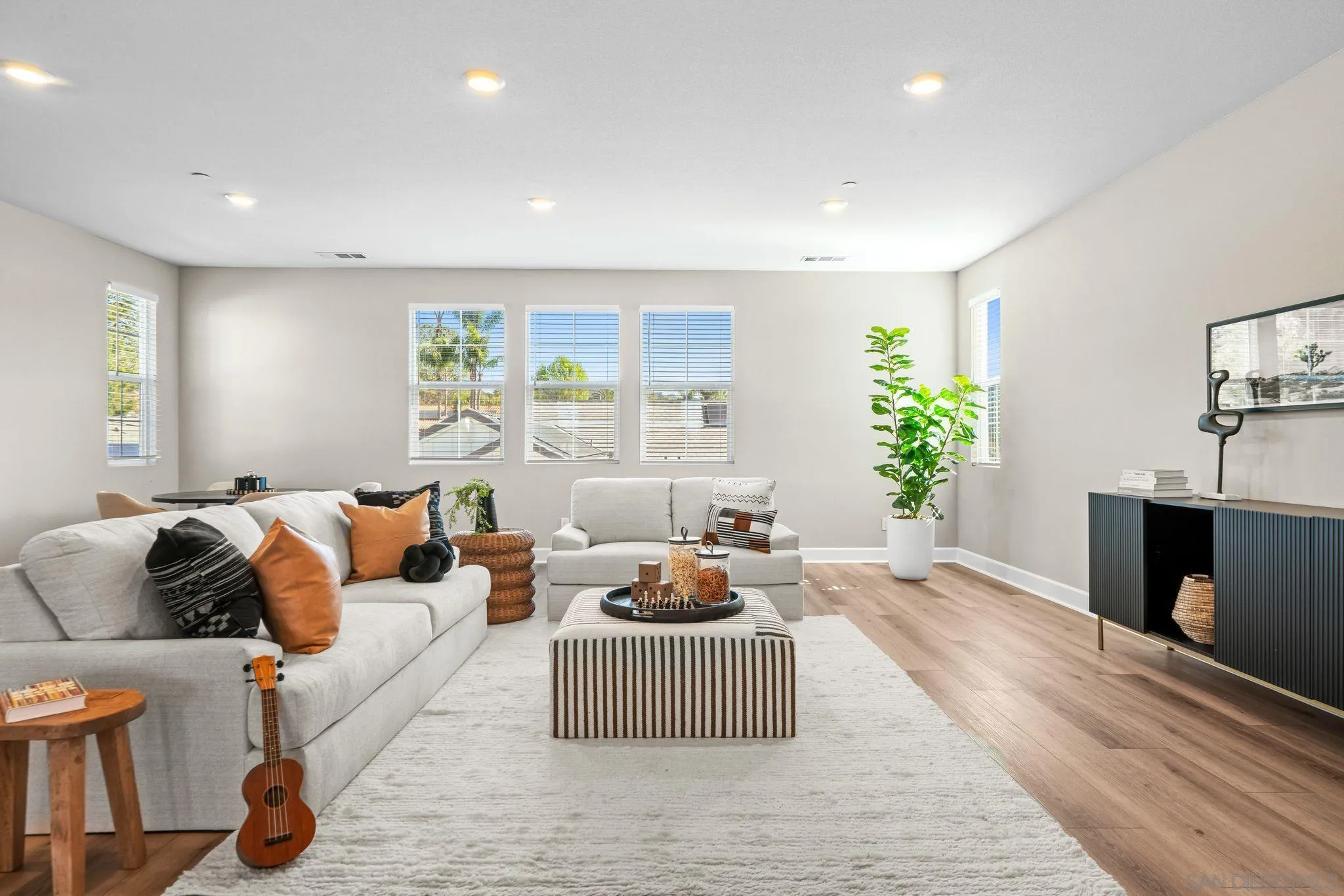 https://cdn.realtyfeed.com/cdn/127/260002283/4f1419143f9645e4ca3629067cabd8d5.webp