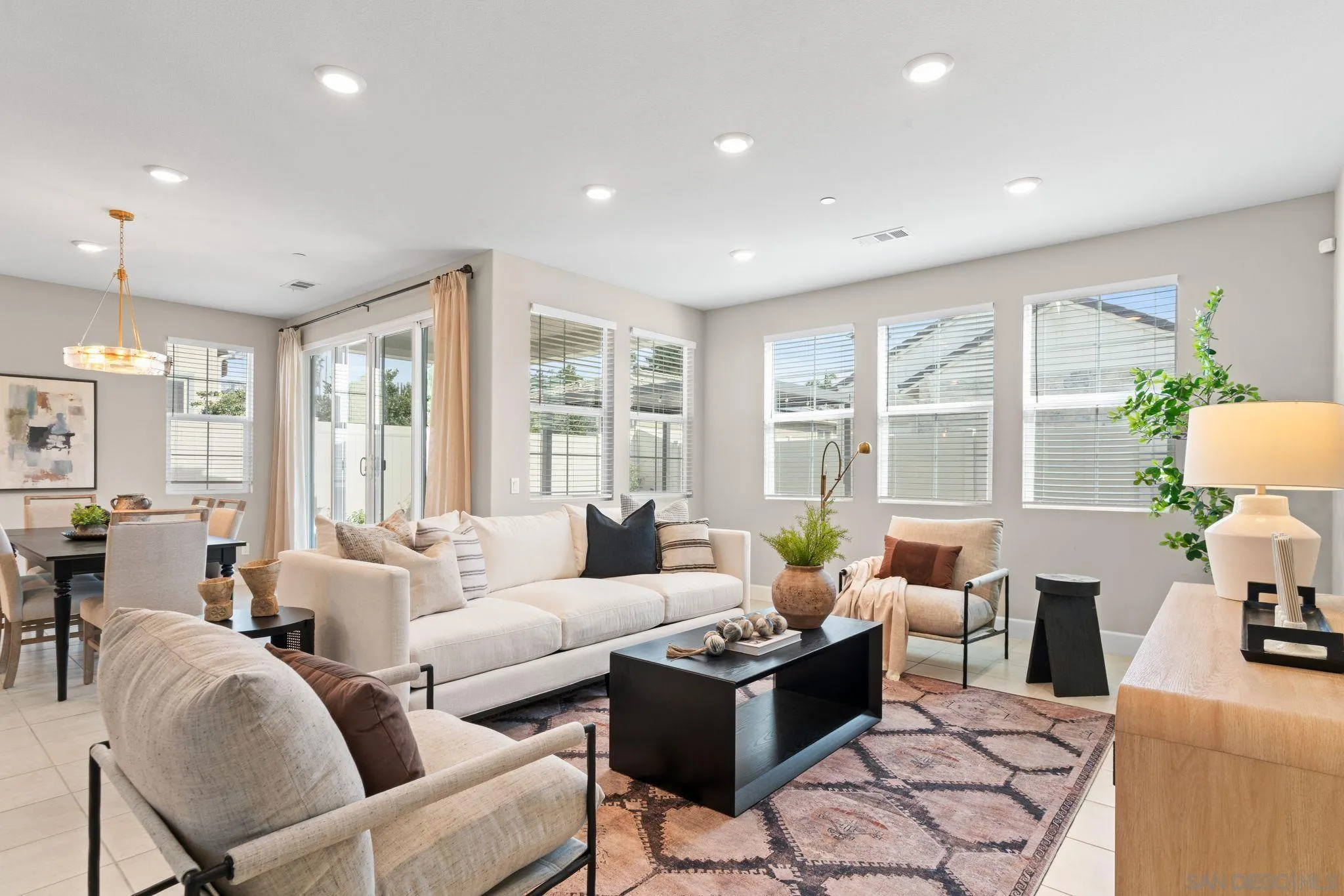 https://cdn.realtyfeed.com/cdn/127/260002283/54111b14e3b48e2a61b9b8fd40bcd955.webp
