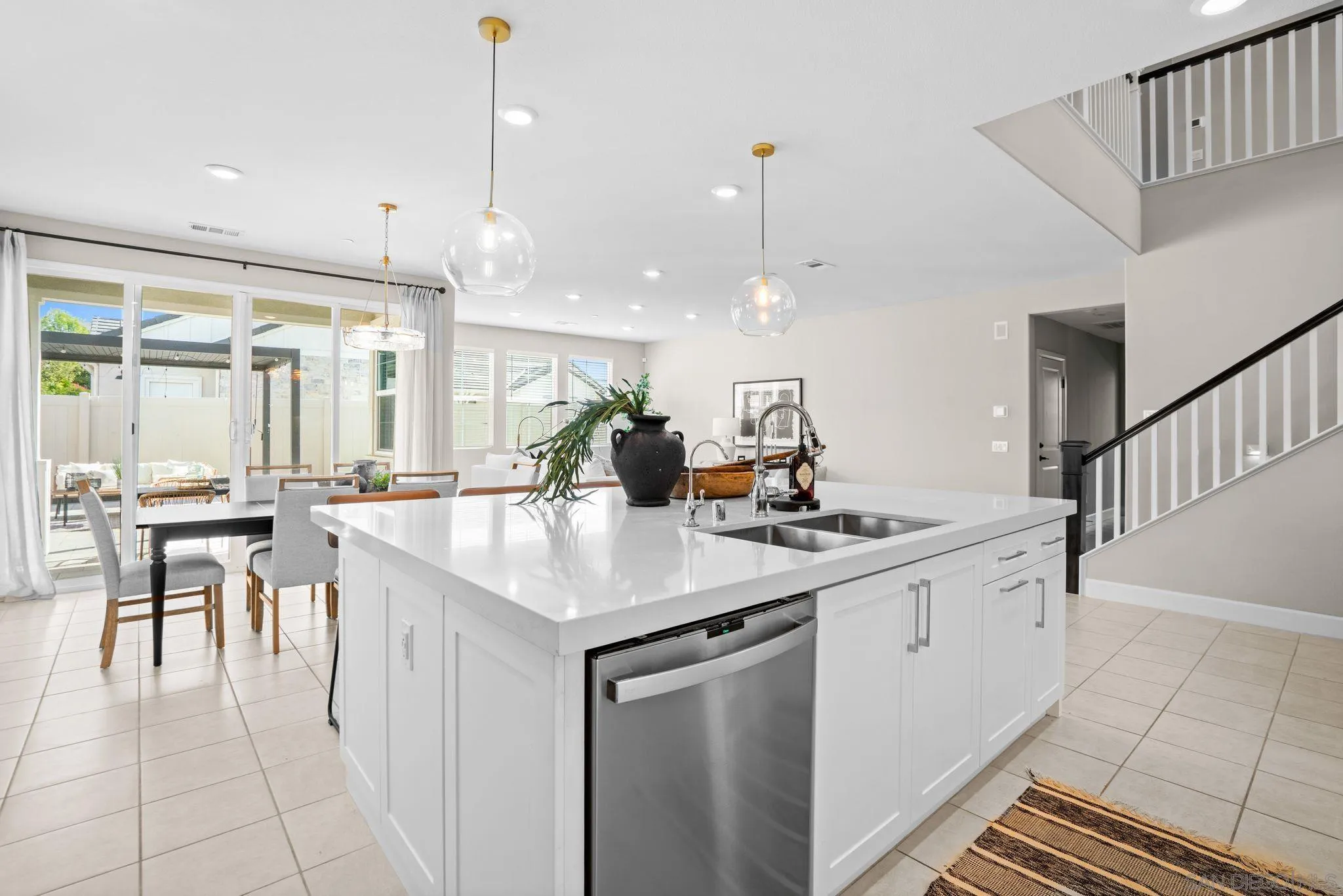 https://cdn.realtyfeed.com/cdn/127/260002283/89b82affafffa40831dec8541715ac02.webp