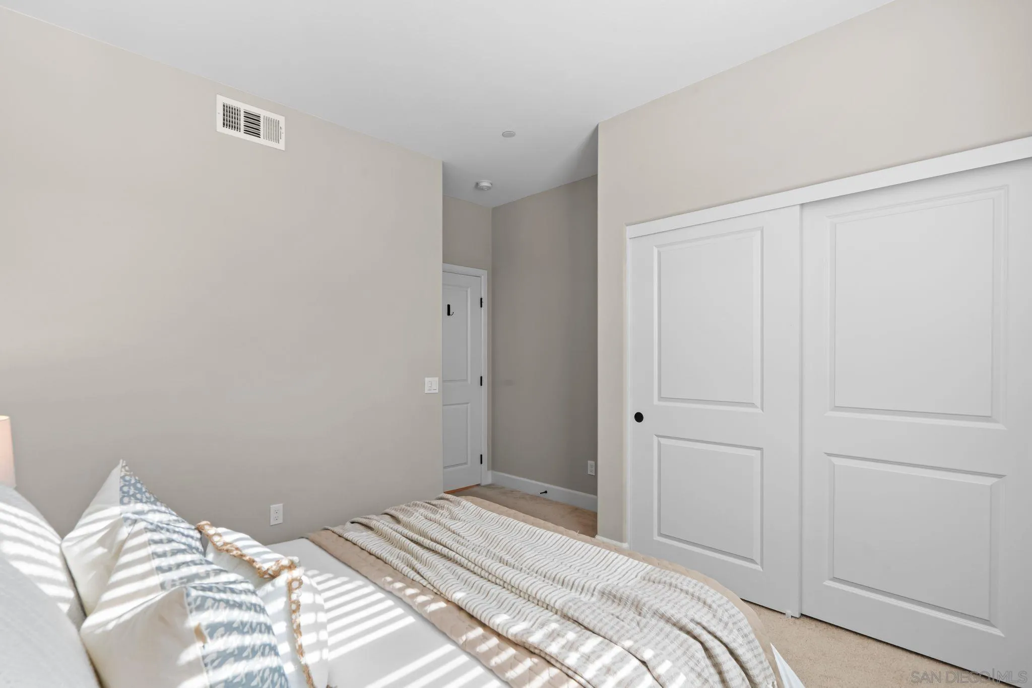 https://cdn.realtyfeed.com/cdn/127/260002283/e3bd566ceee4627c7587aac4482dd65b.webp