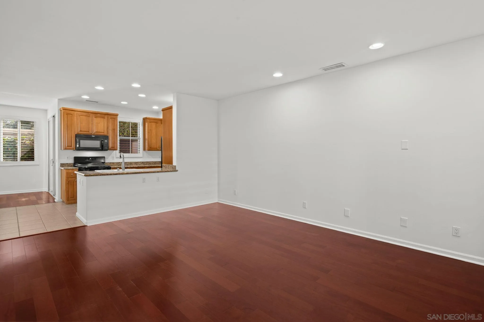 https://cdn.realtyfeed.com/cdn/127/260002287/6e6120e4aa40c6988879fe61605b4061.webp