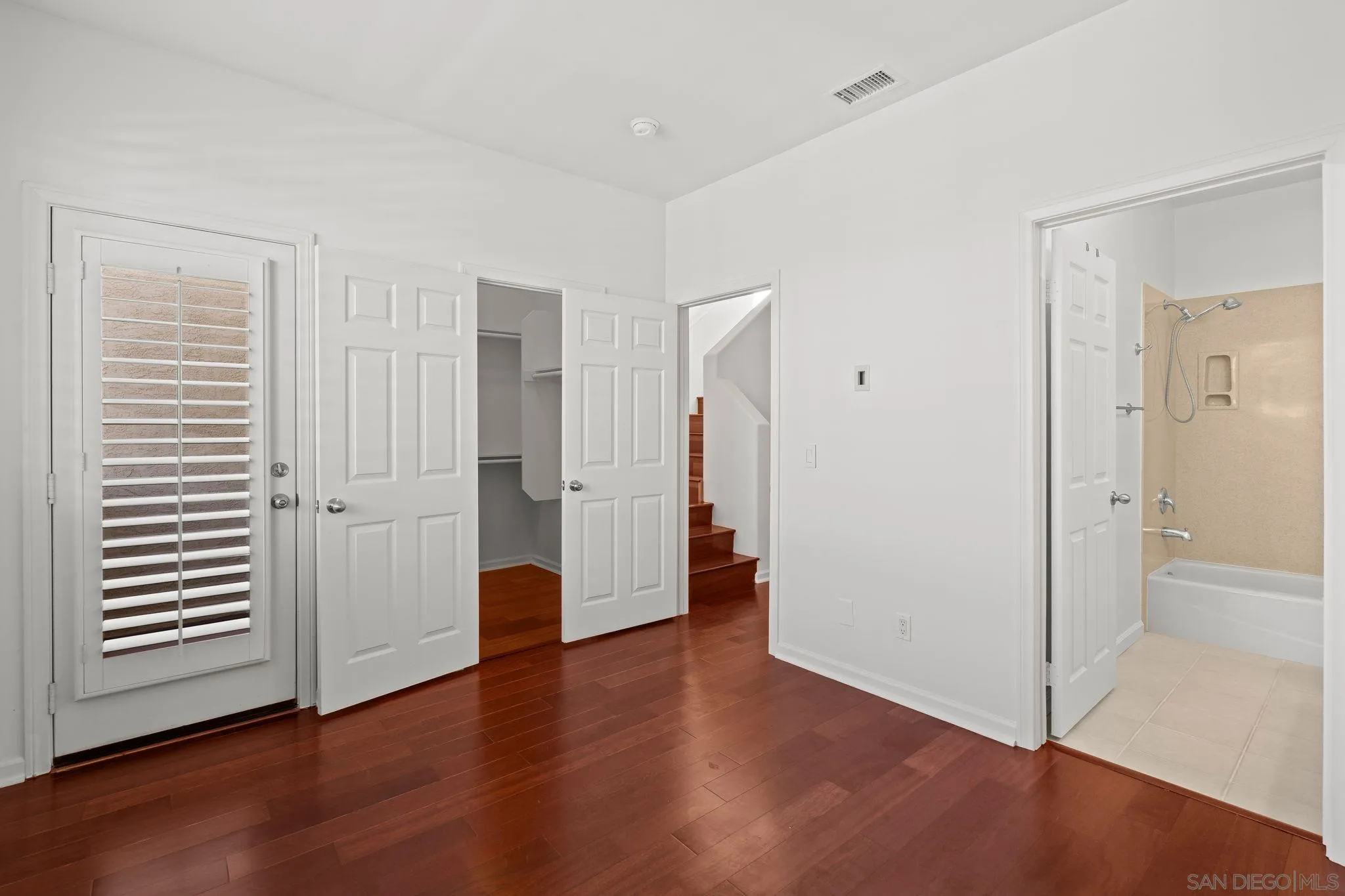 https://cdn.realtyfeed.com/cdn/127/260002287/70b8ea157dd57ee54a21a782412810cd.webp