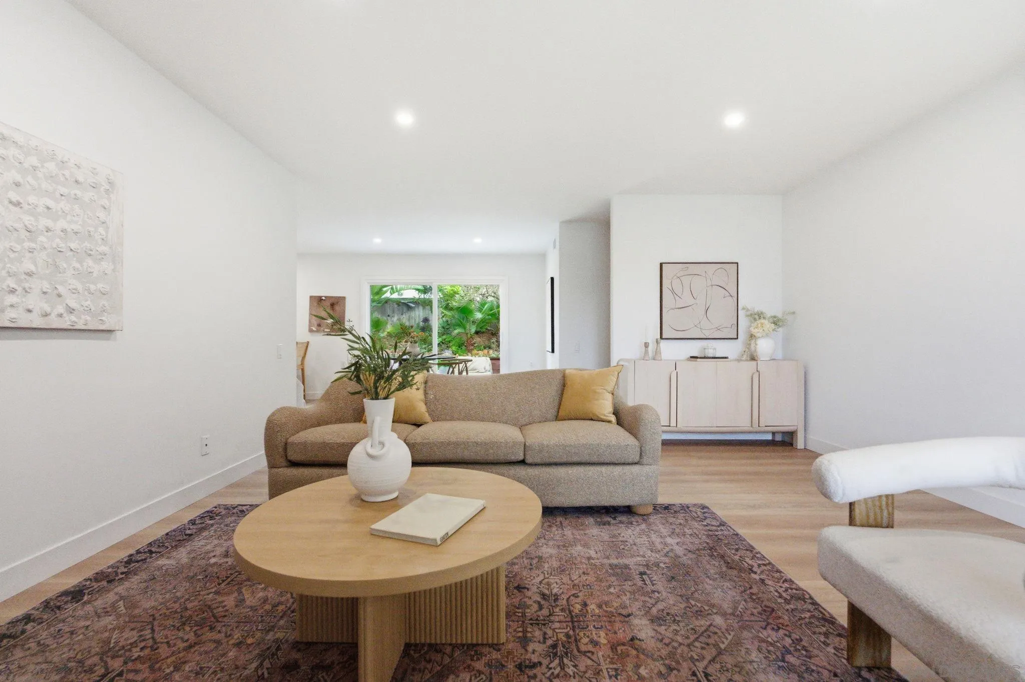 https://cdn.realtyfeed.com/cdn/127/260002289/937a97b90cc534dc659899fbd4f9c728.webp