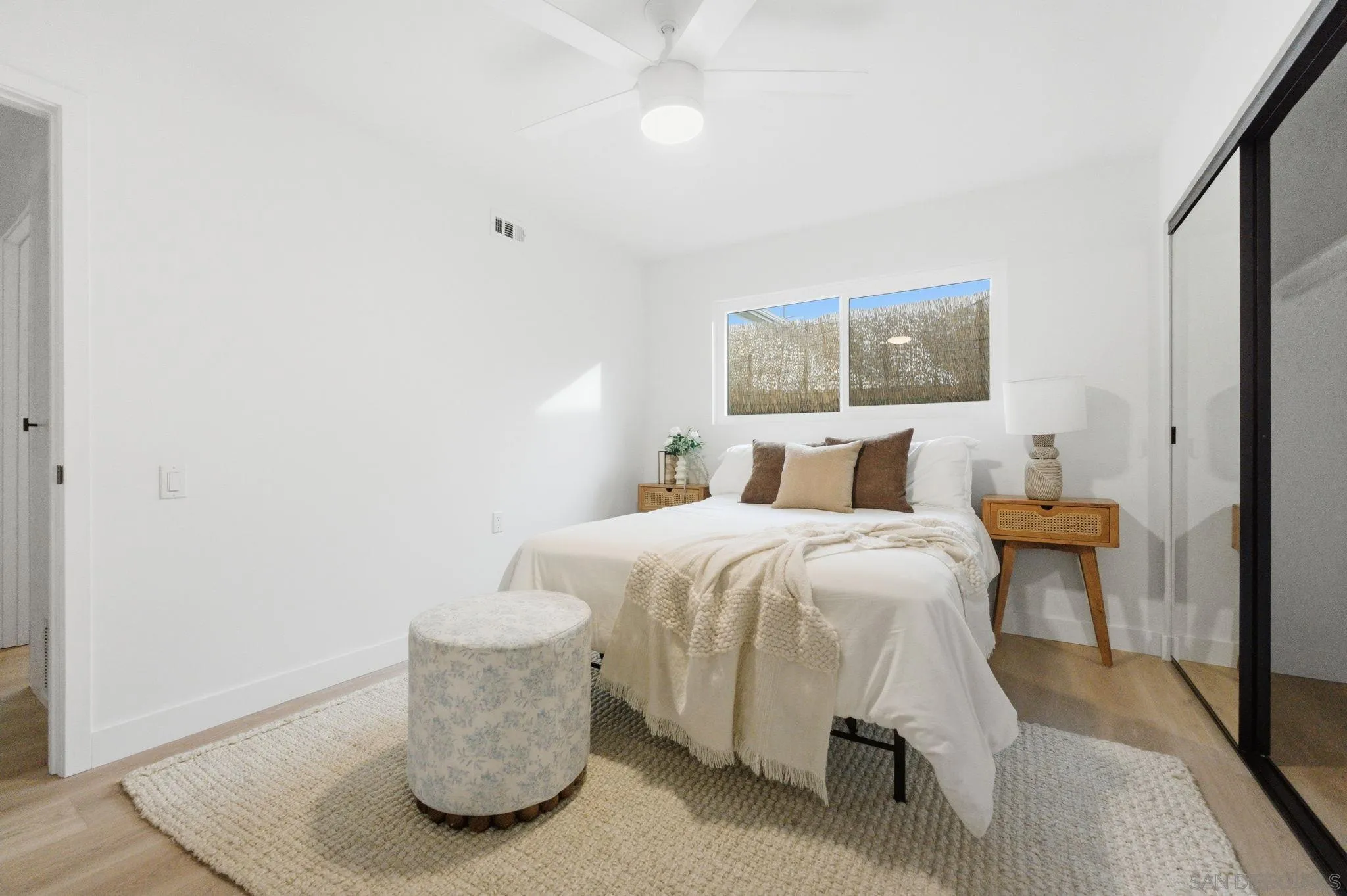 https://cdn.realtyfeed.com/cdn/127/260002289/f75615931f7ad012fd99c30863aef827.webp