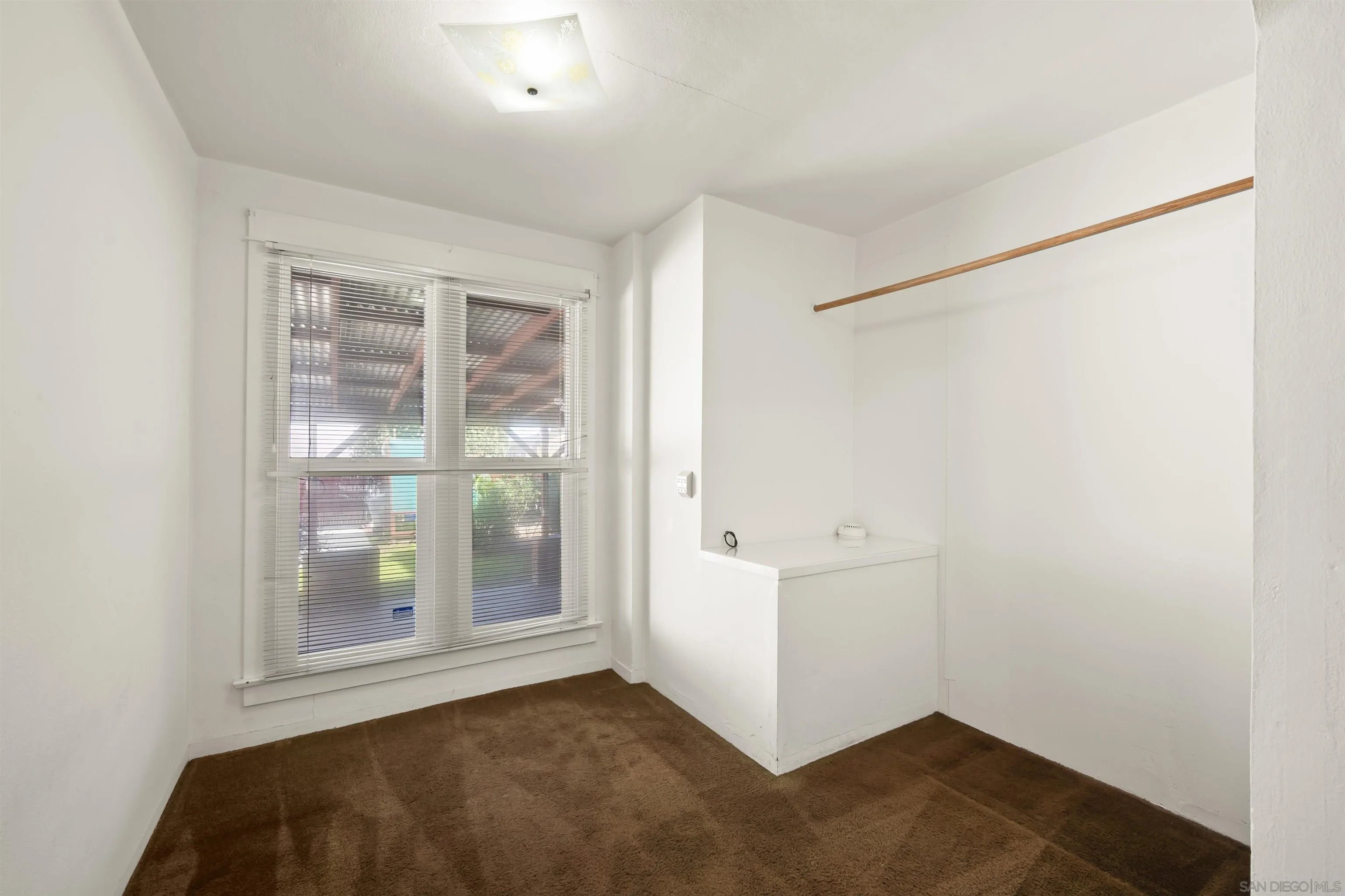https://cdn.realtyfeed.com/cdn/127/260002292/29104c3afad28894f5eb4270138b6286.webp