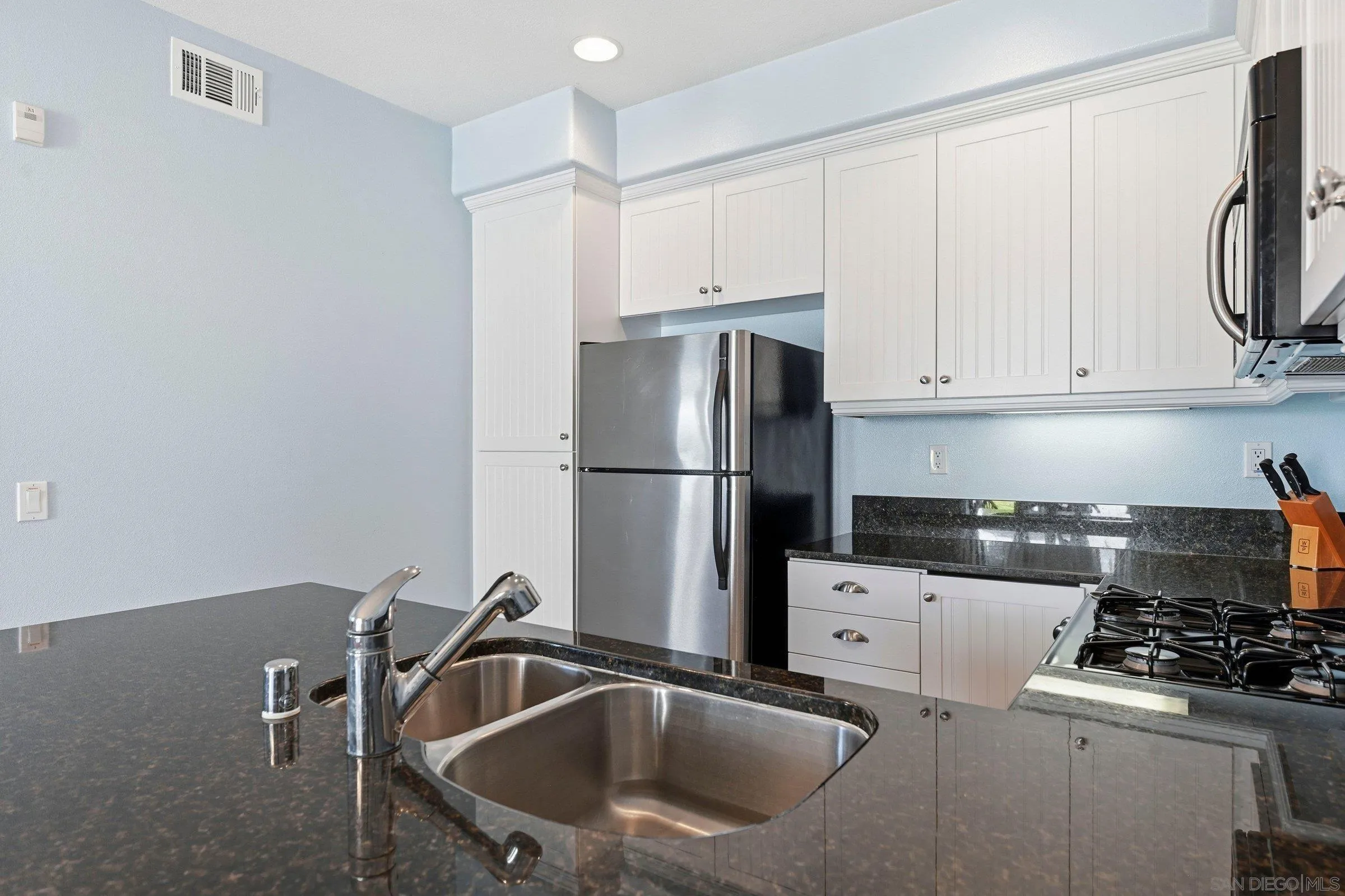 https://cdn.realtyfeed.com/cdn/127/260002296/0f8b4c144b8d4d1d2abc413320a6f56d.webp