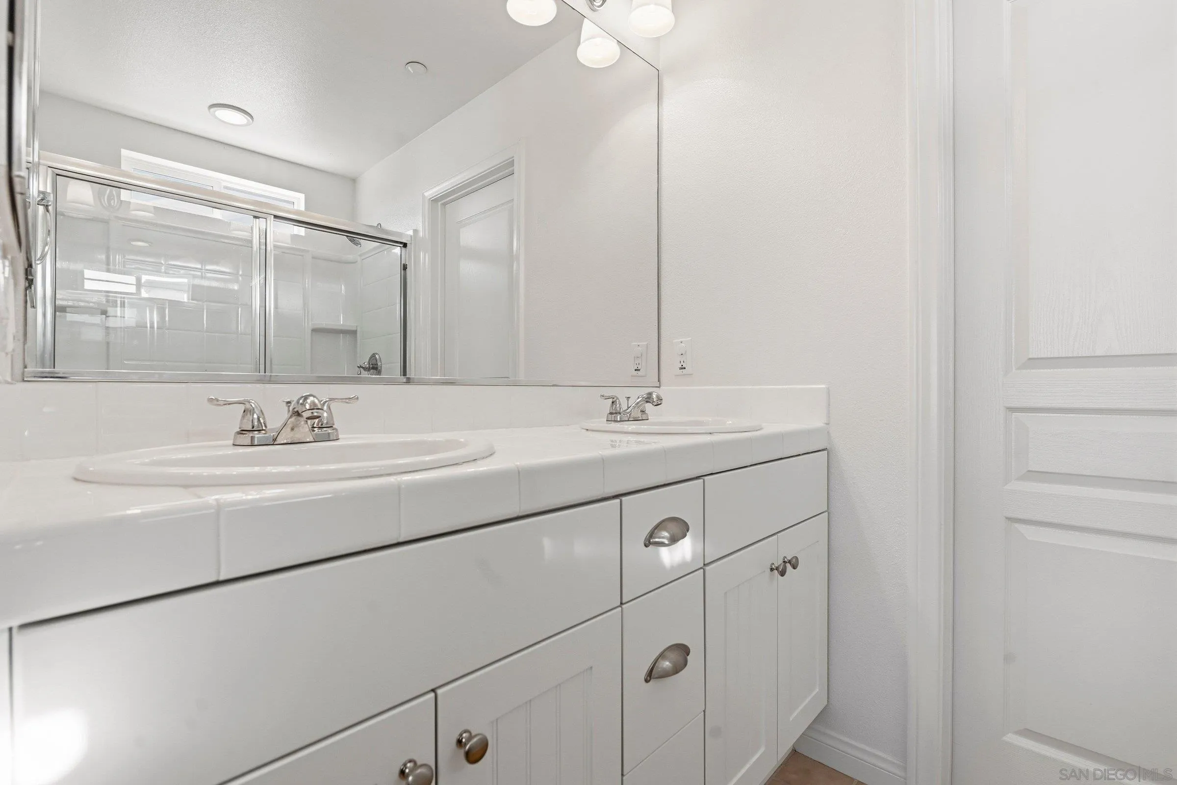 https://cdn.realtyfeed.com/cdn/127/260002296/7b8180a8ef61319253eb6ab3ef72acbe.webp