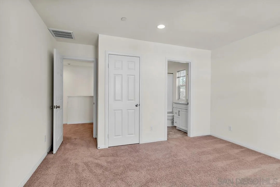 https://cdn.realtyfeed.com/cdn/127/260002300/03605cdac43bc9c30043864bd815f257.webp