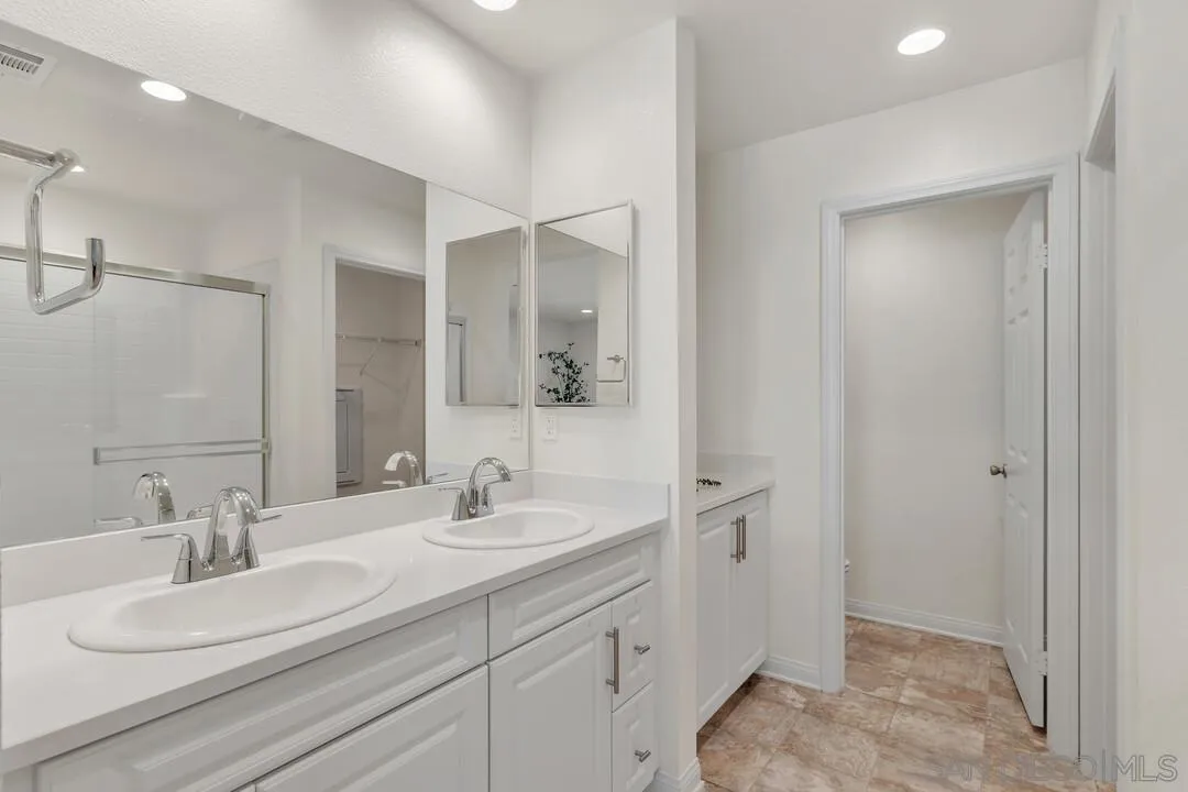 https://cdn.realtyfeed.com/cdn/127/260002300/fe87f7d16517612b0b970a8208047e81.webp