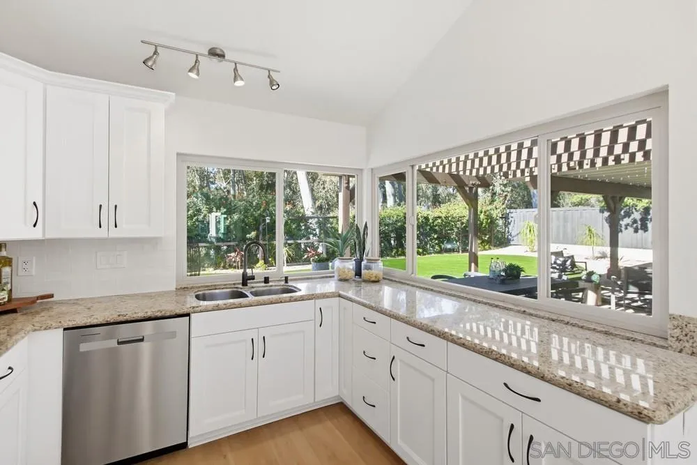 https://cdn.realtyfeed.com/cdn/127/260002301/51fcf2f637446149d4b79011a6412ab0.webp