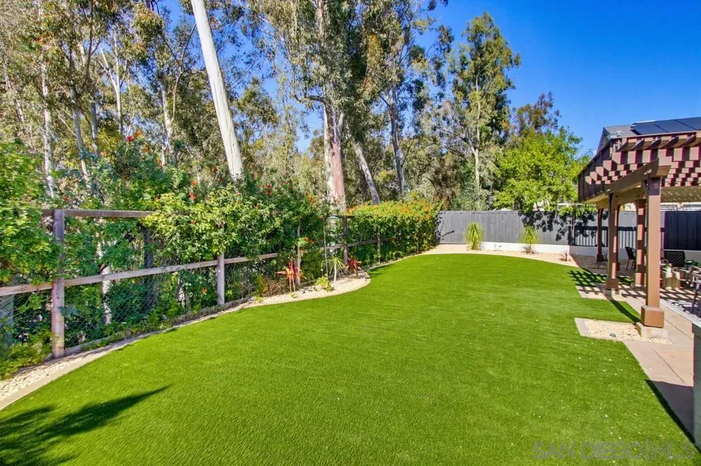https://cdn.realtyfeed.com/cdn/127/260002301/8ee0a2d821d4789f99a619291ad739d4.webp