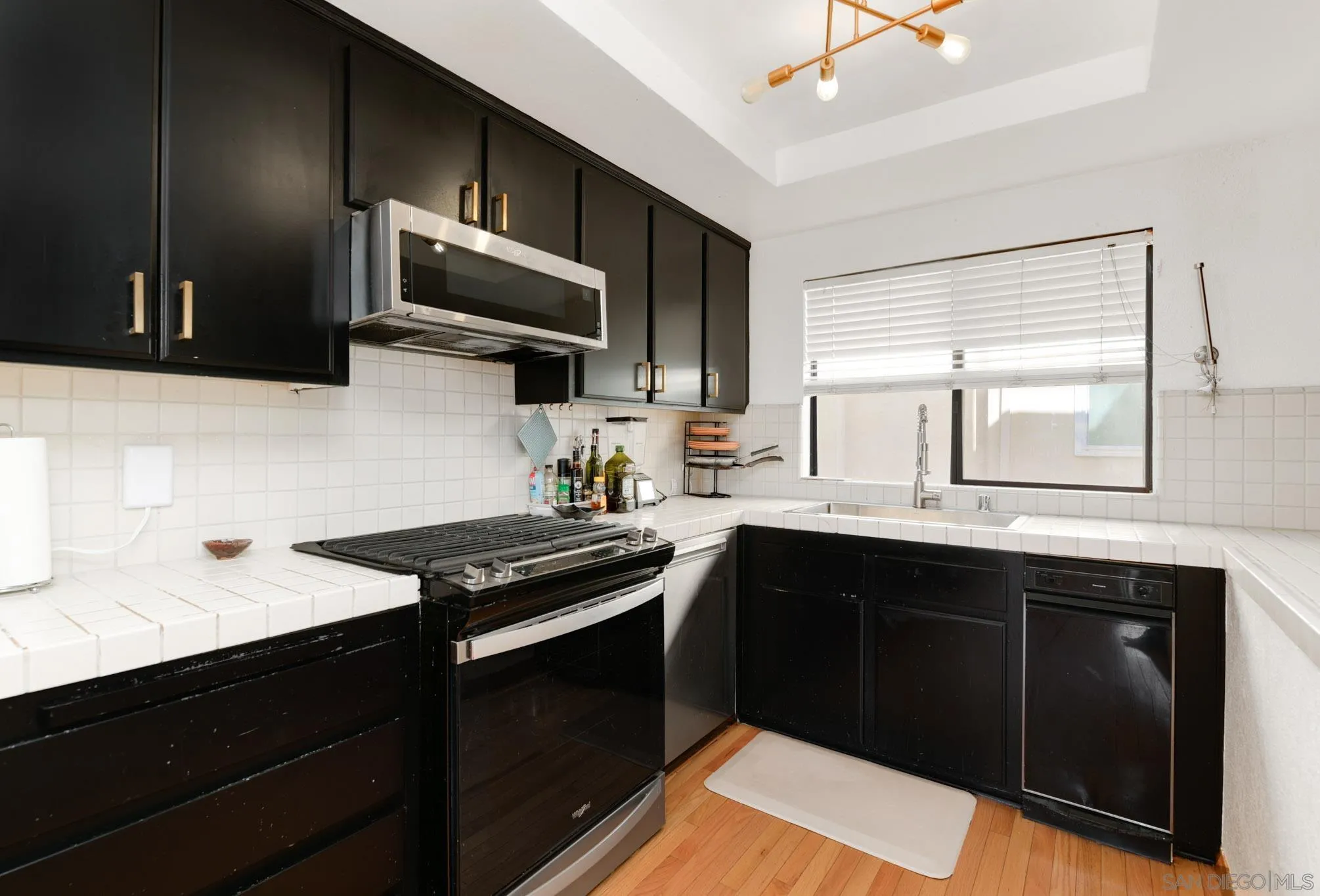 https://cdn.realtyfeed.com/cdn/127/260002305/23b563884a09cc41ee153dfc71a3538b.webp