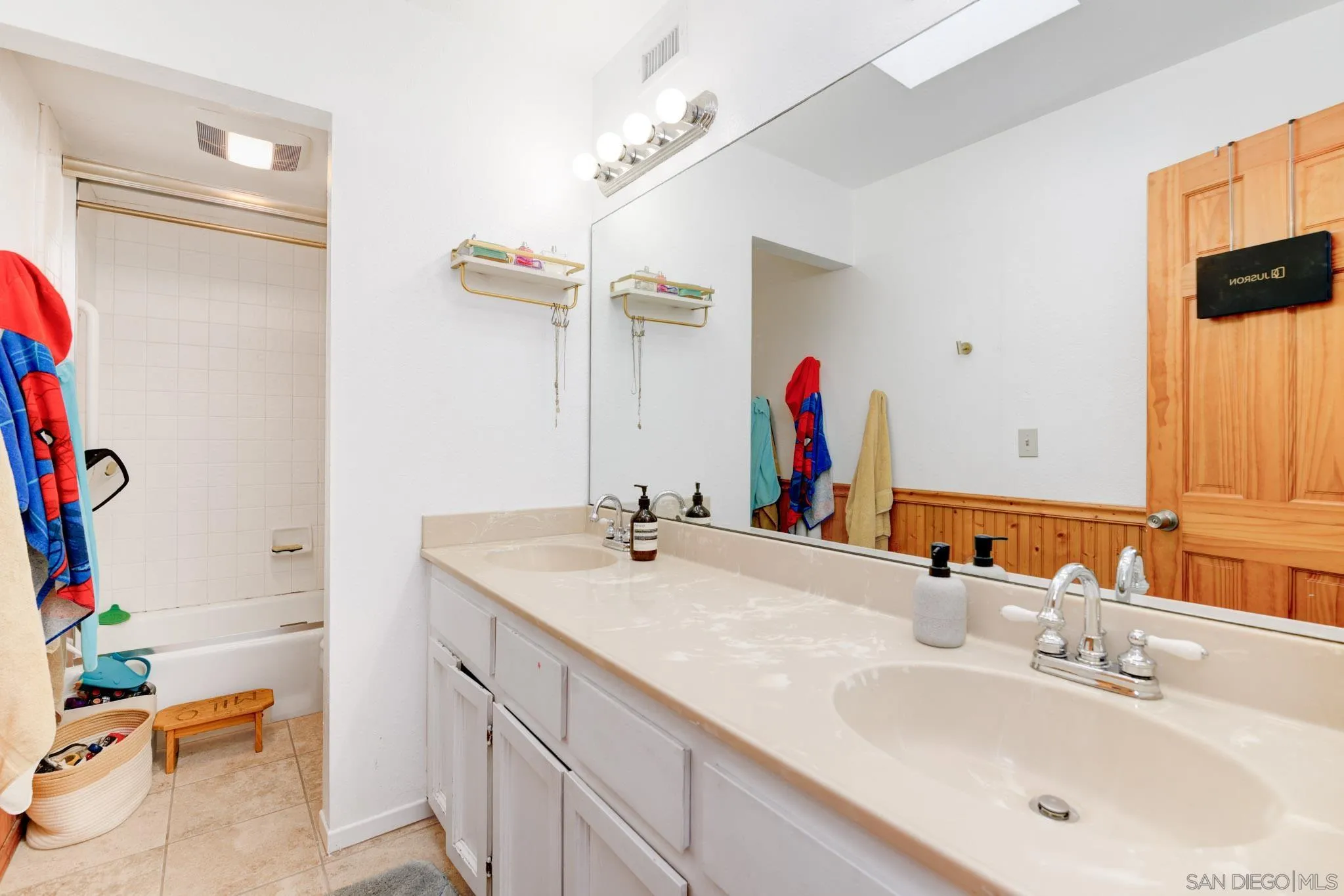 https://cdn.realtyfeed.com/cdn/127/260002305/611897c229aaa4df437a3b893c0ab4a9.webp