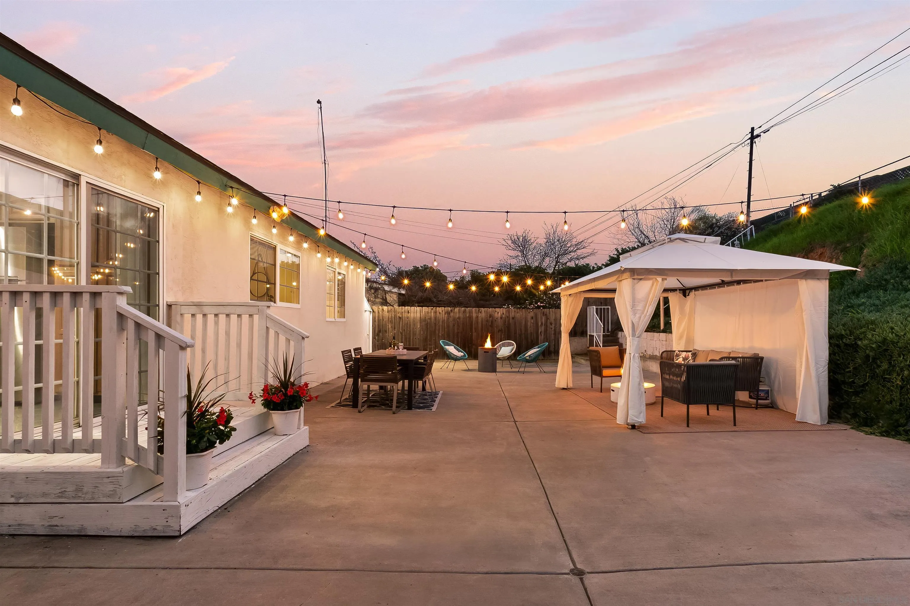 https://cdn.realtyfeed.com/cdn/127/260002306/a929efa0e9ec88f6c6dbb0acbe67ec42.webp