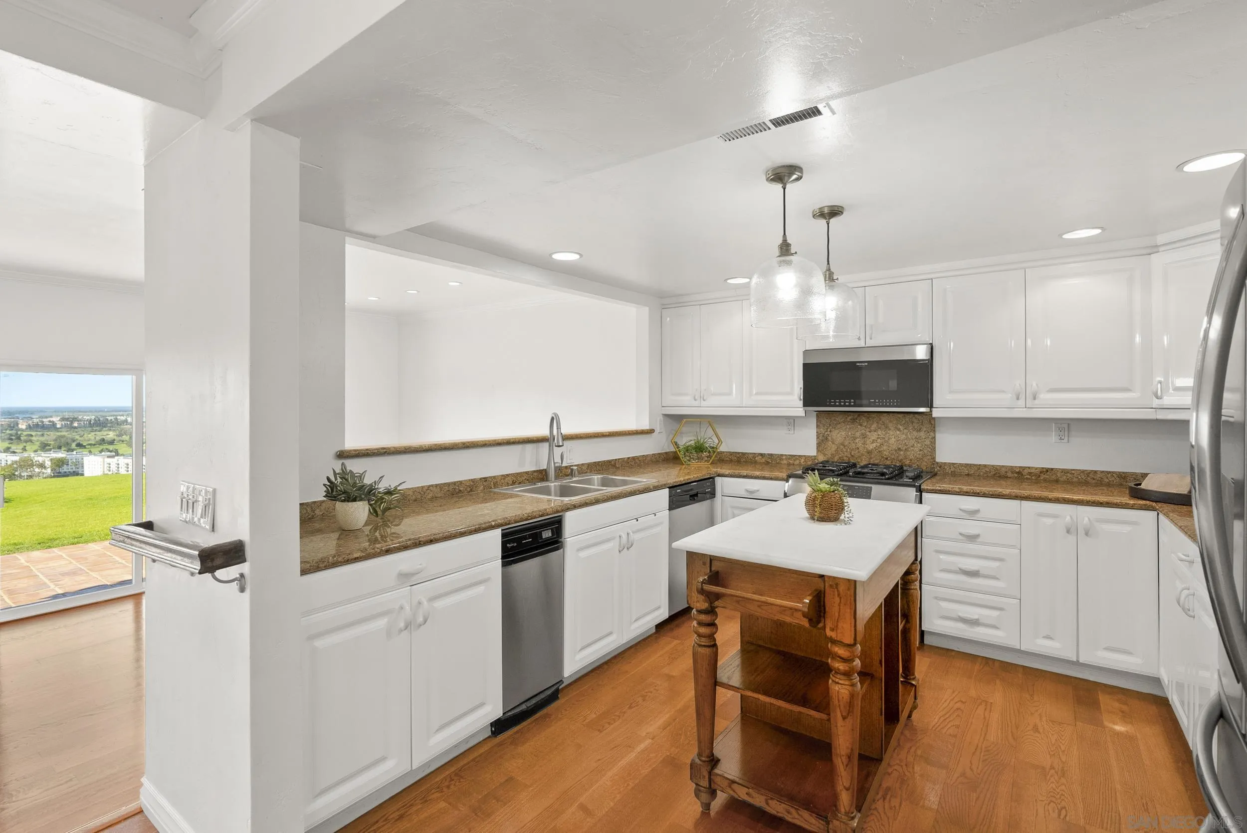 https://cdn.realtyfeed.com/cdn/127/260002308/212650e51a4b323eb77590ace97df7e0.webp