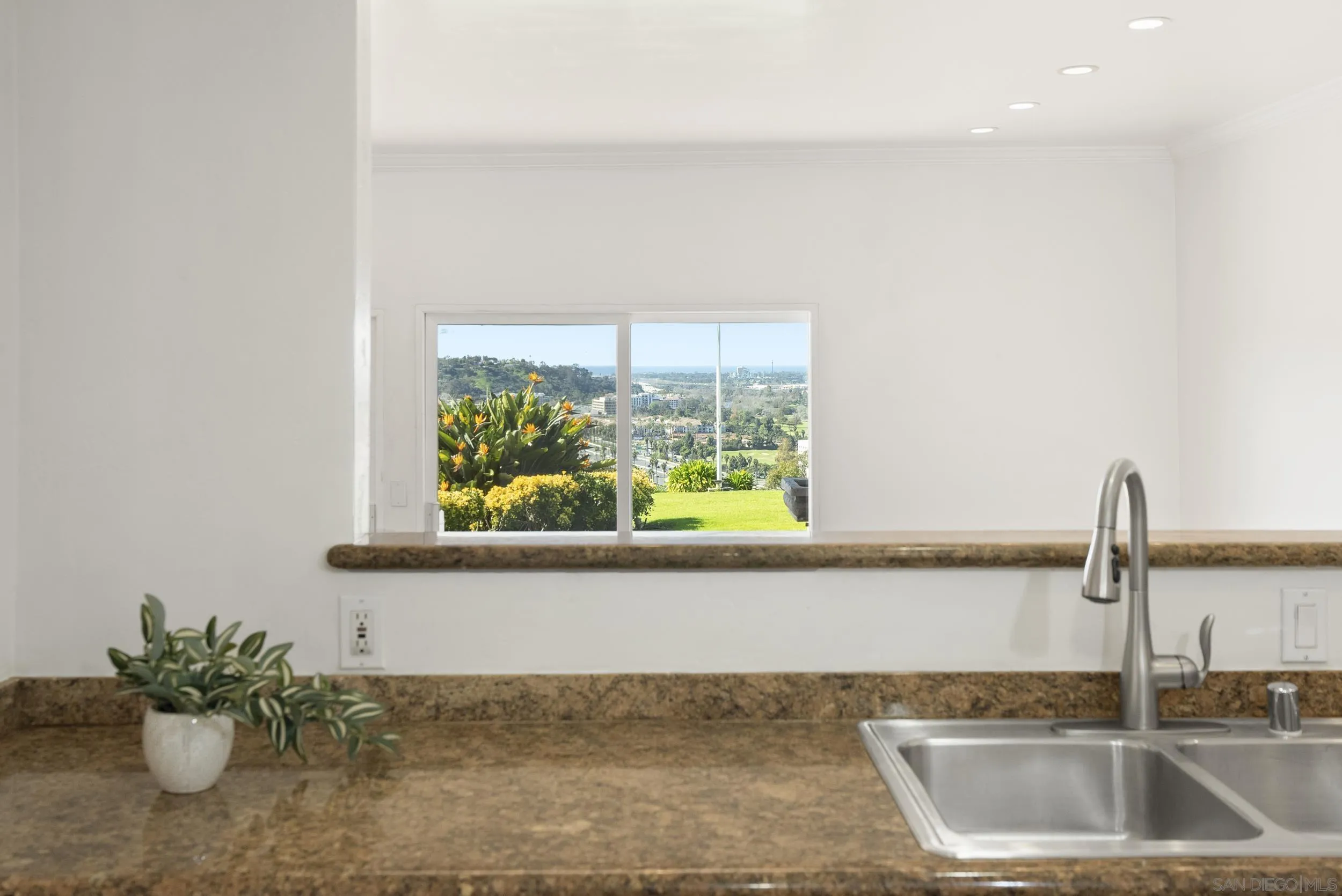 https://cdn.realtyfeed.com/cdn/127/260002308/214b7c400f177c771d107f27e9530555.webp